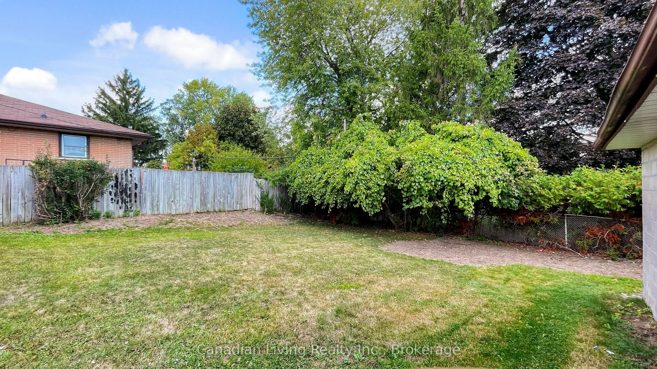 1-599 Gibbons Street