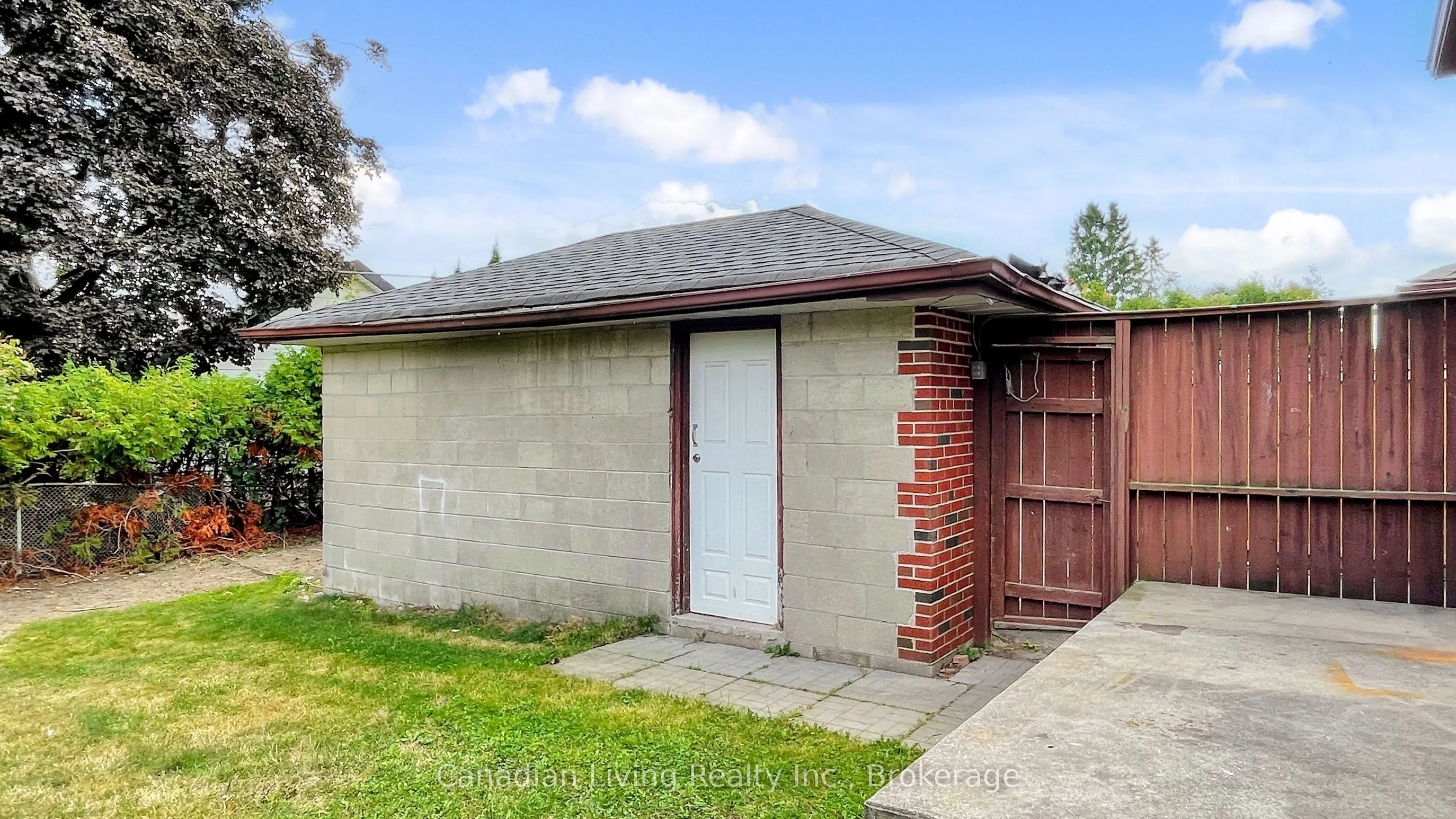 1-599 Gibbons Street