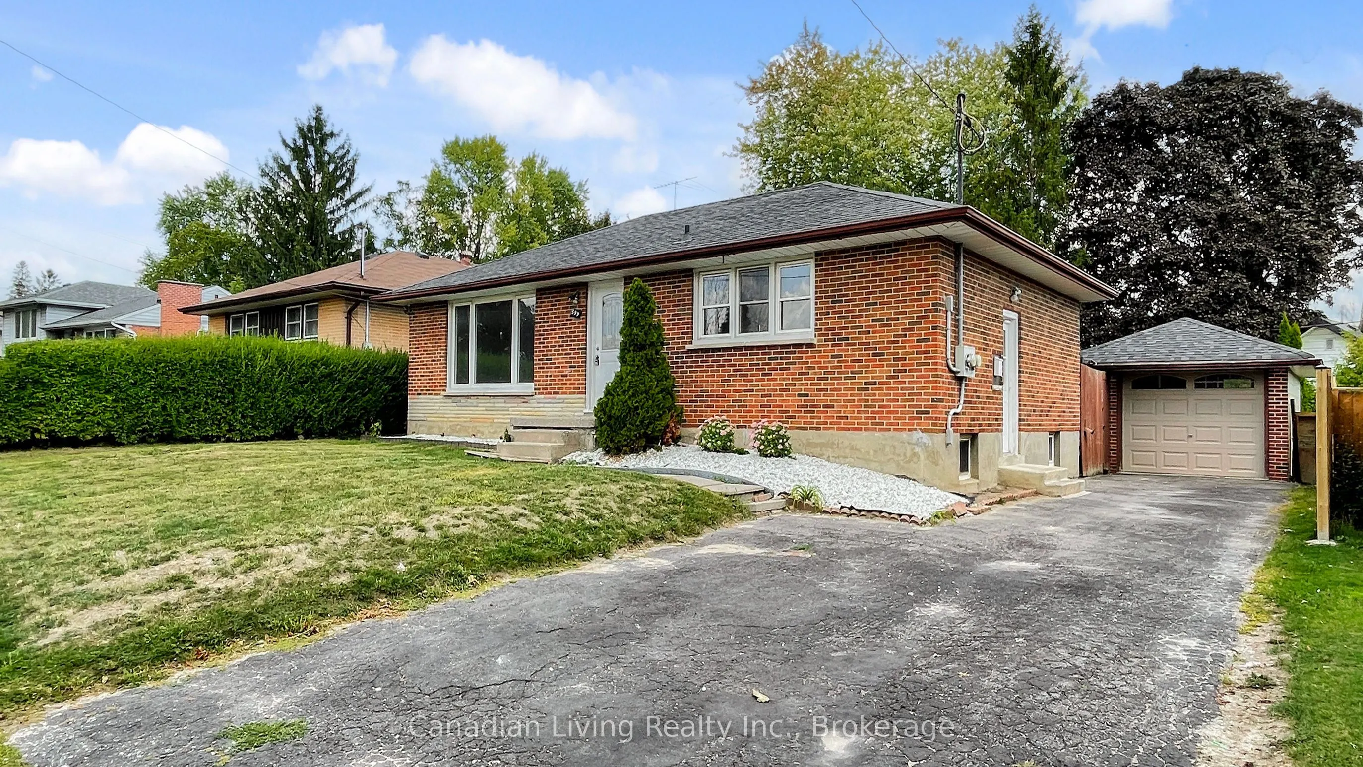 2-599 Gibbons Street