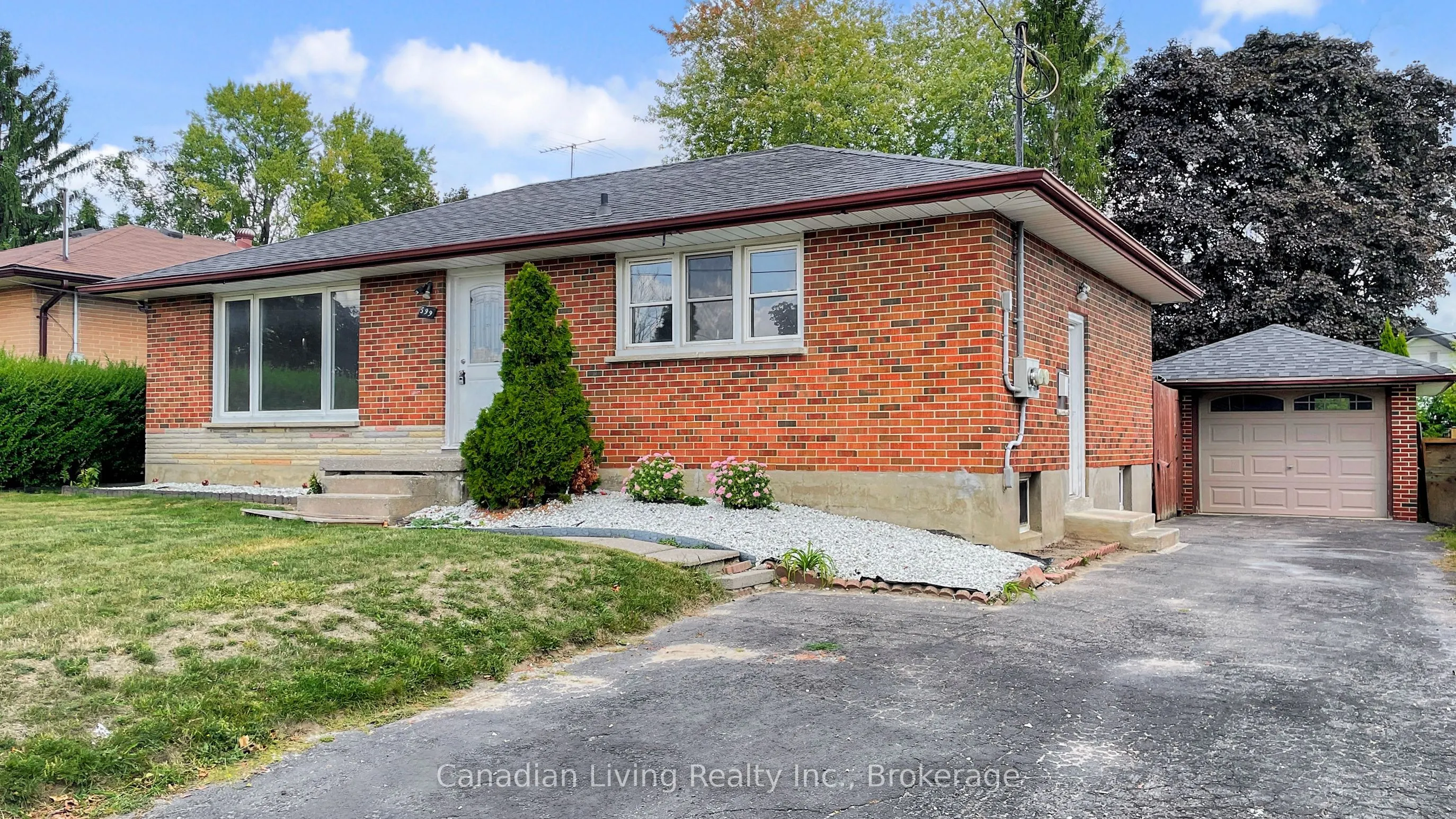 2-599 Gibbons Street