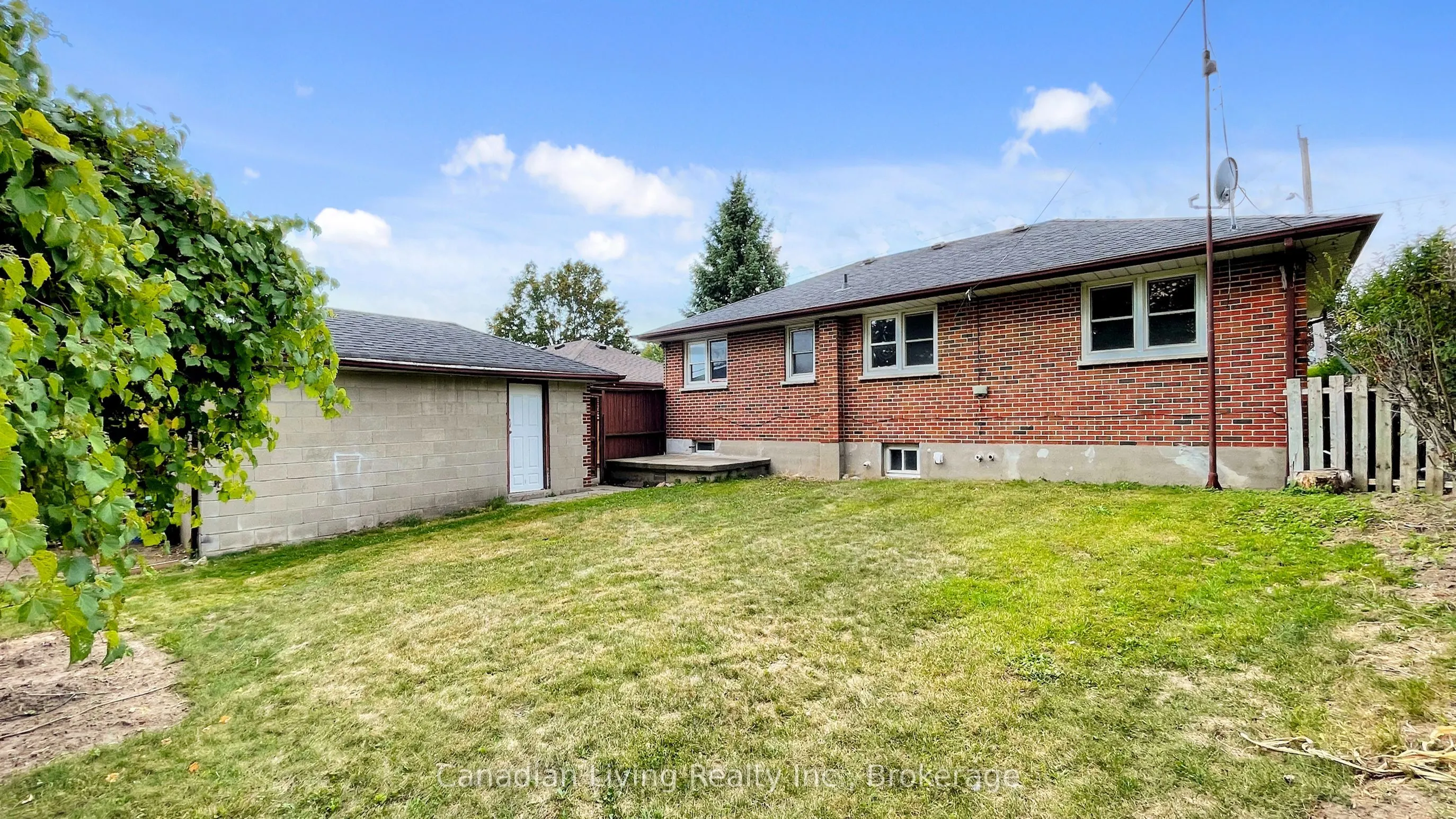 2-599 Gibbons Street