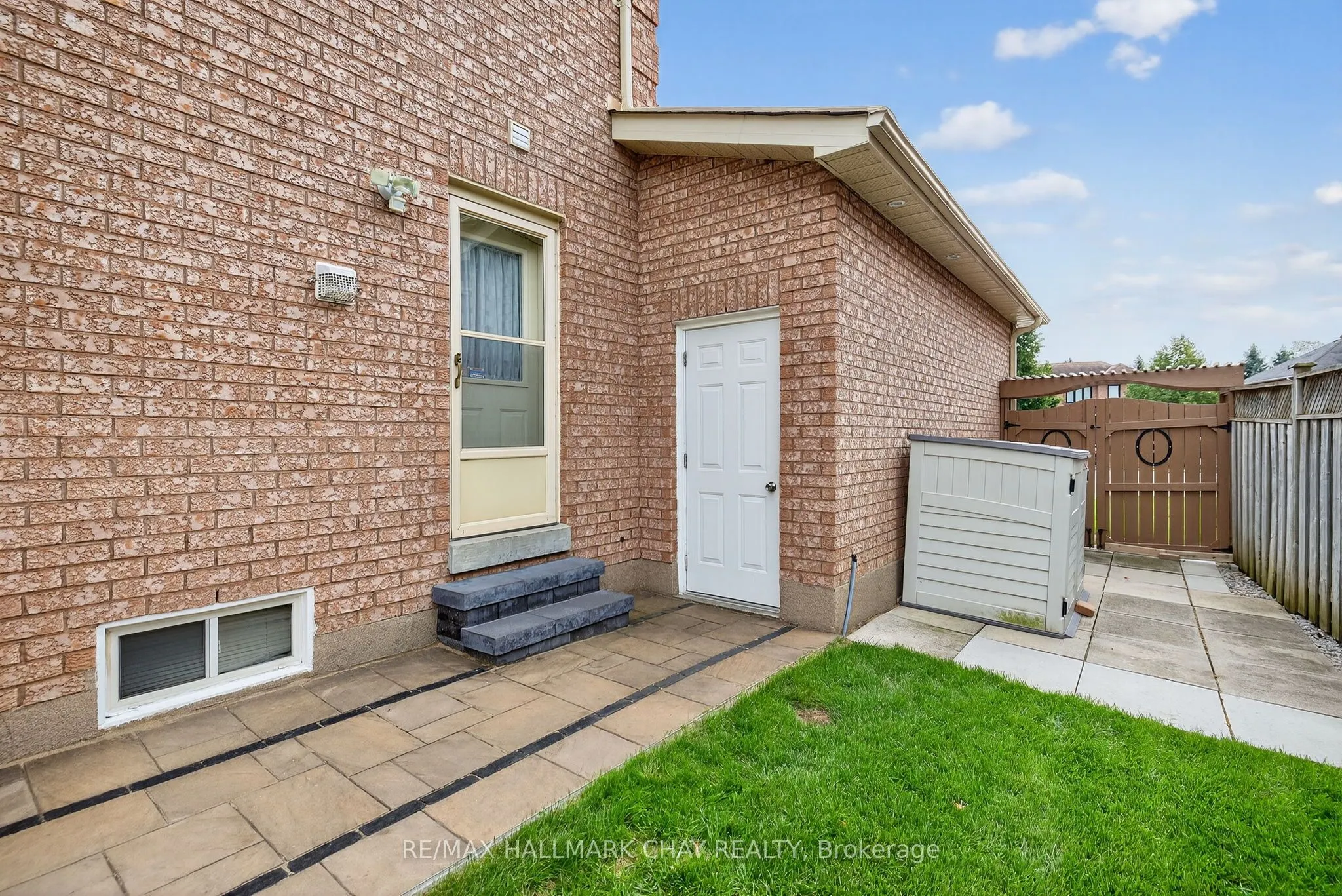 114 Sweetbriar Court