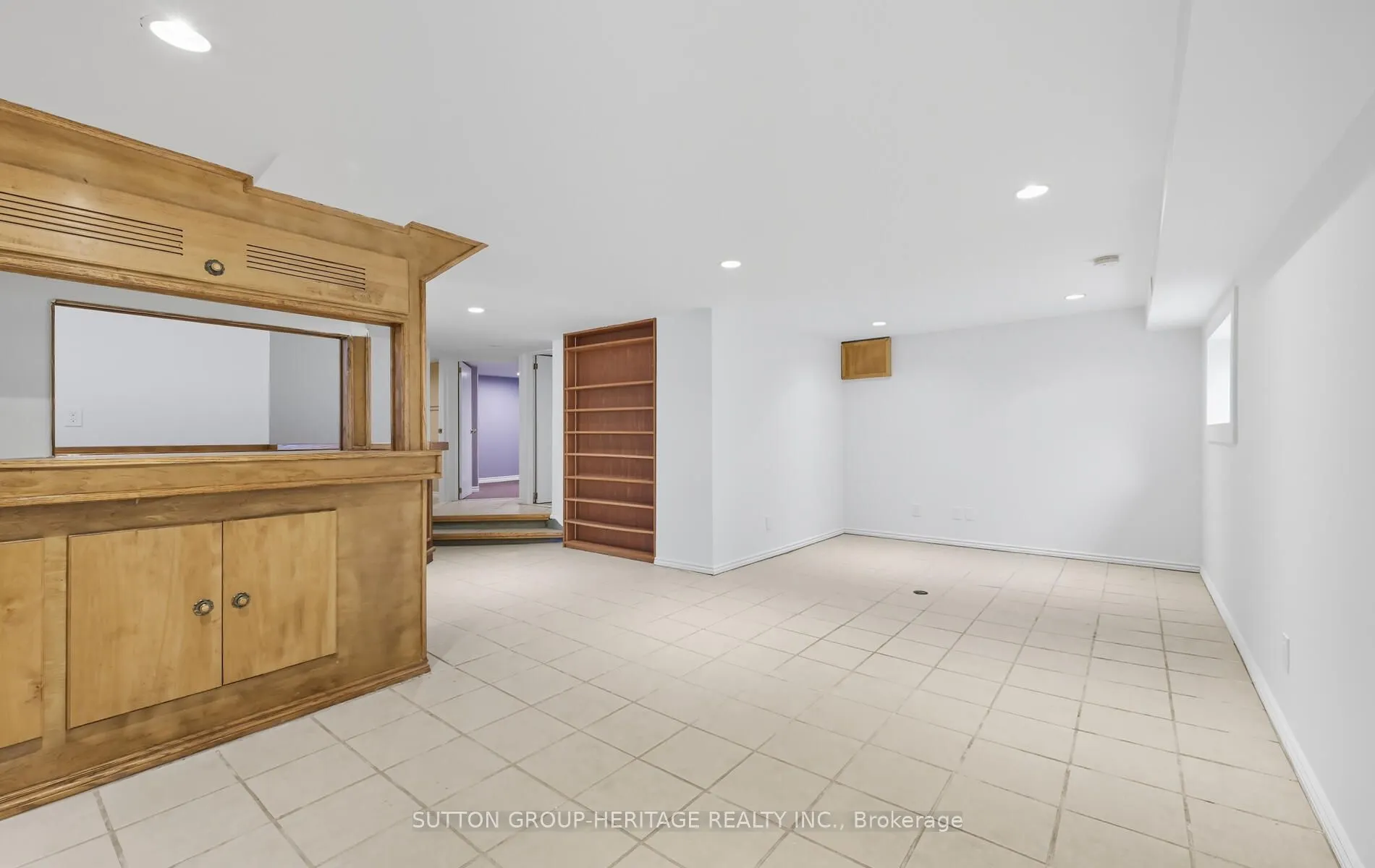 823 Rowena Street
