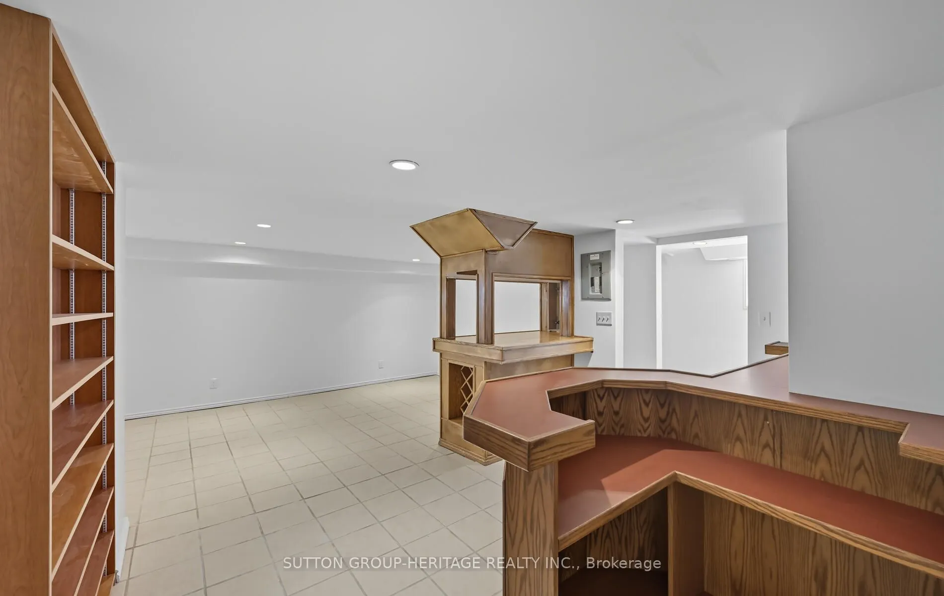 823 Rowena Street