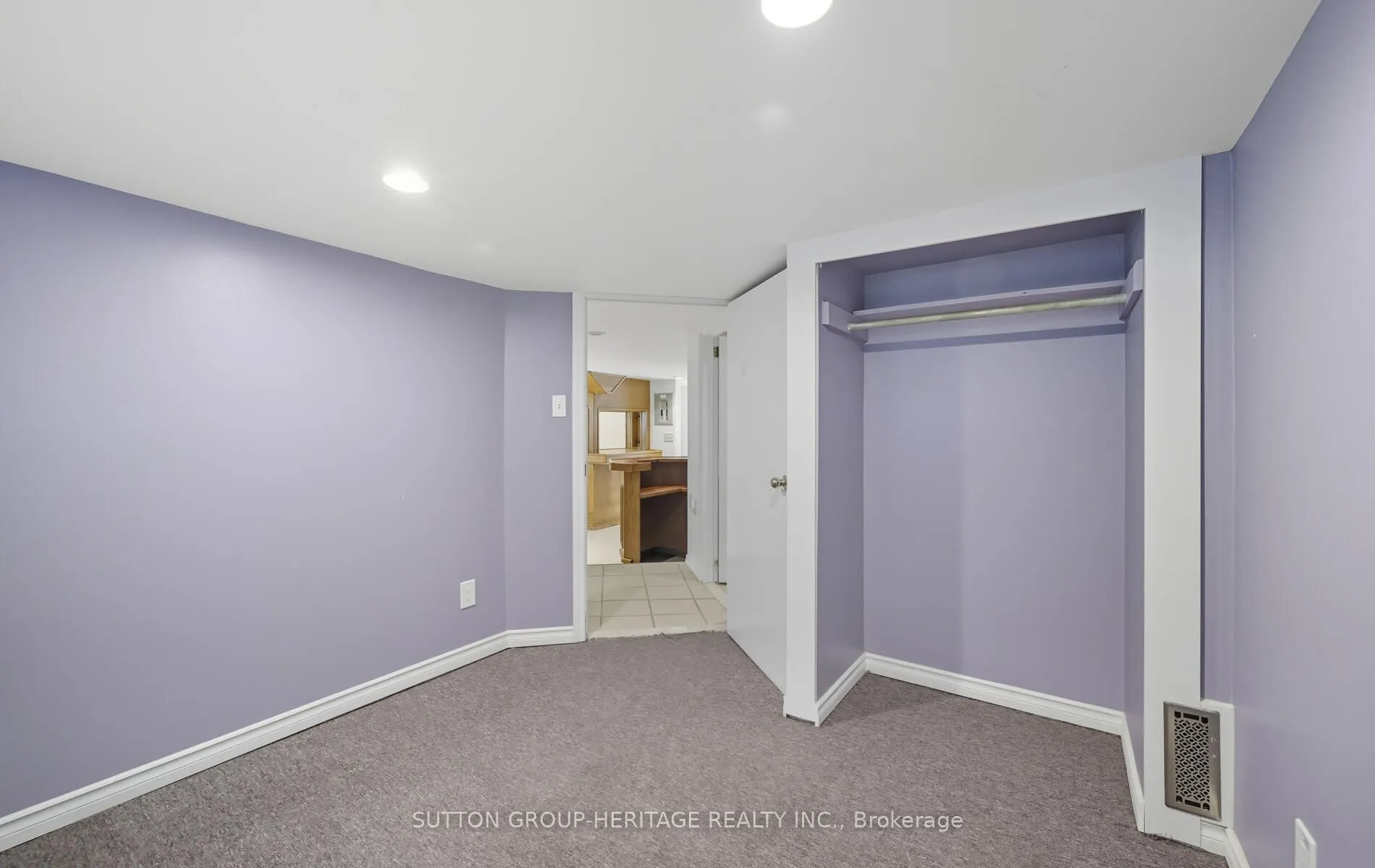 823 Rowena Street