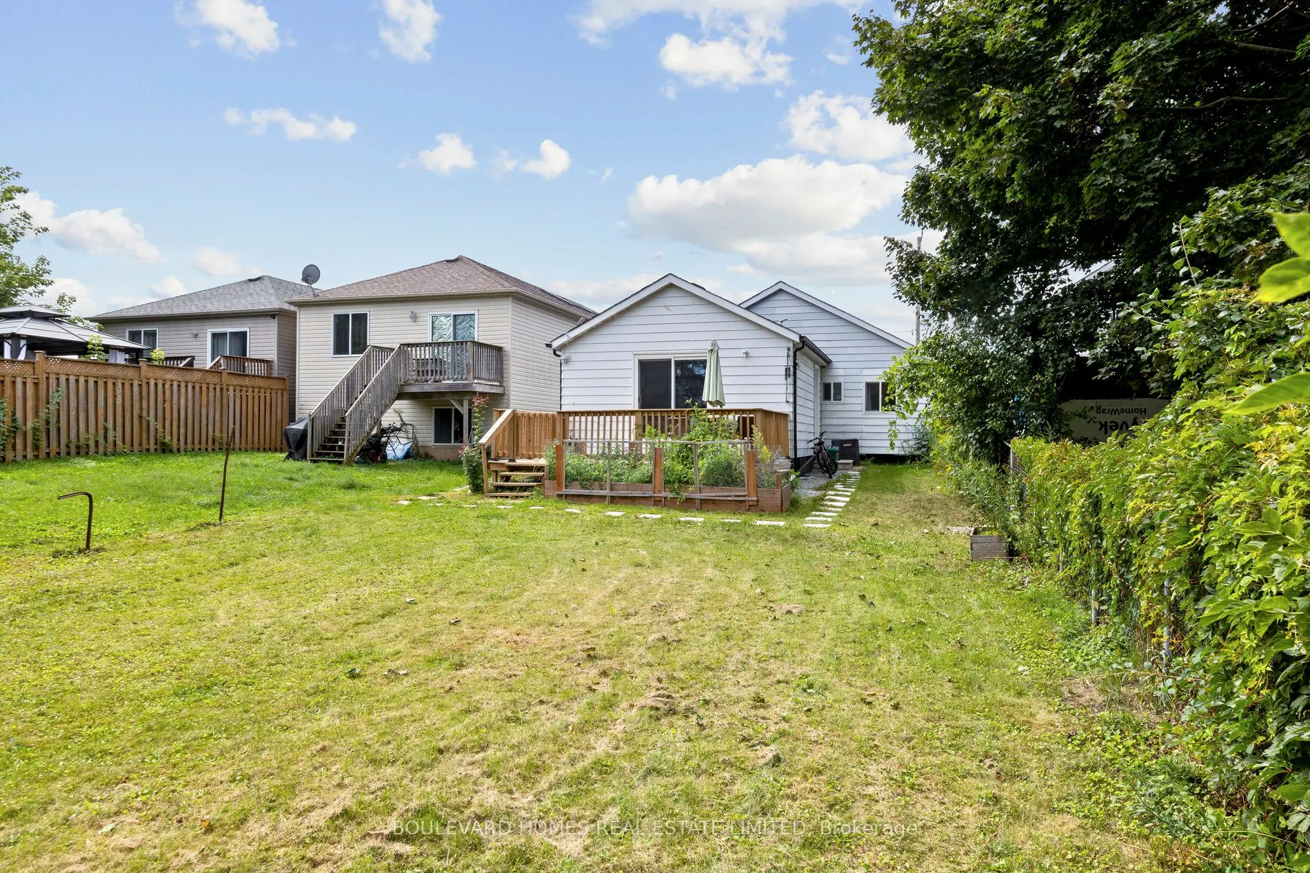 315 Oshawa Boulevard N