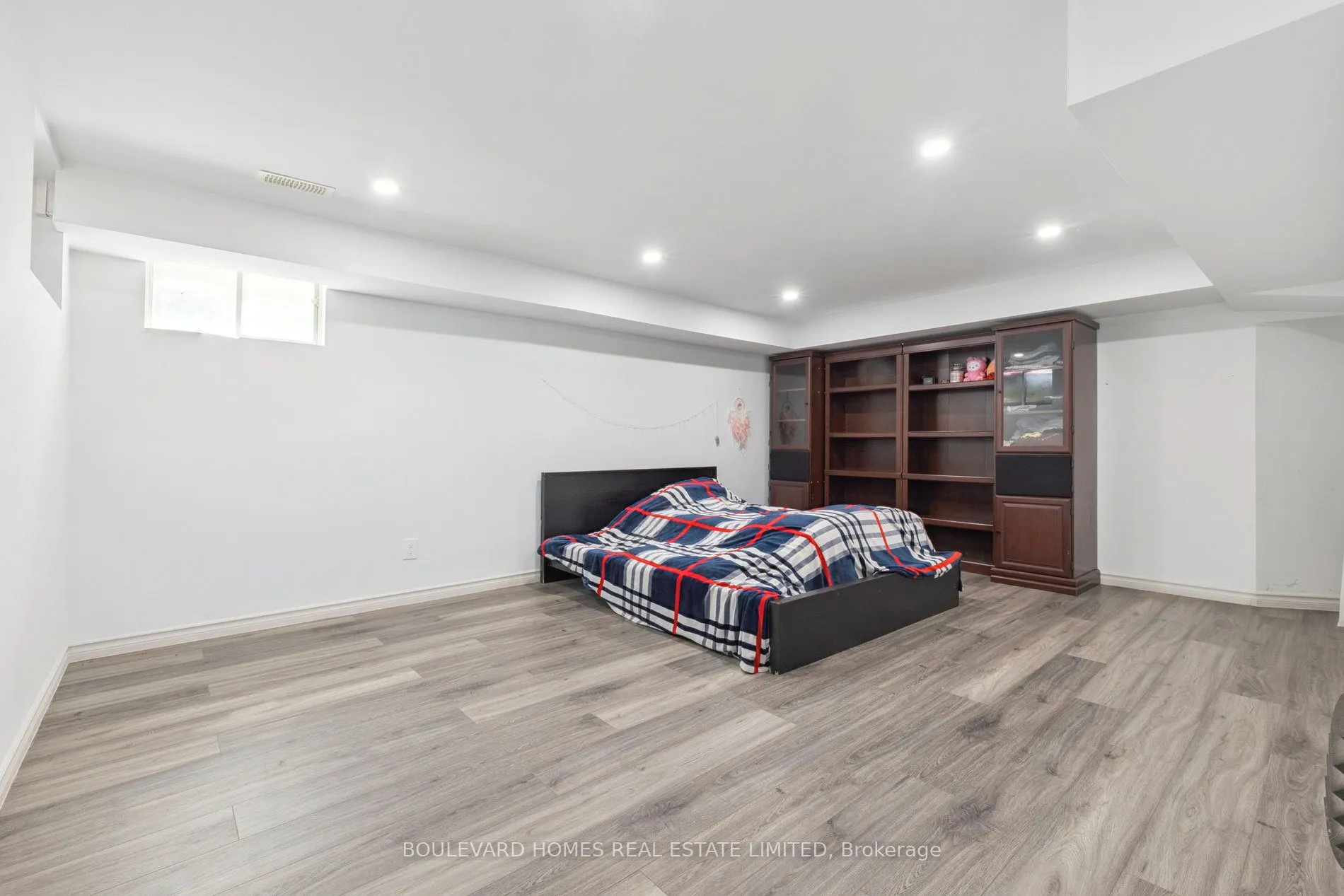 315 Oshawa Boulevard N