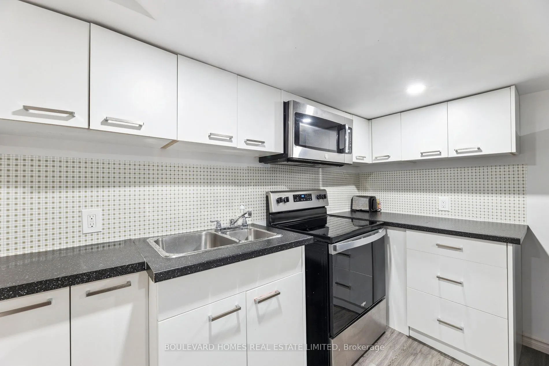 315 Oshawa Boulevard N