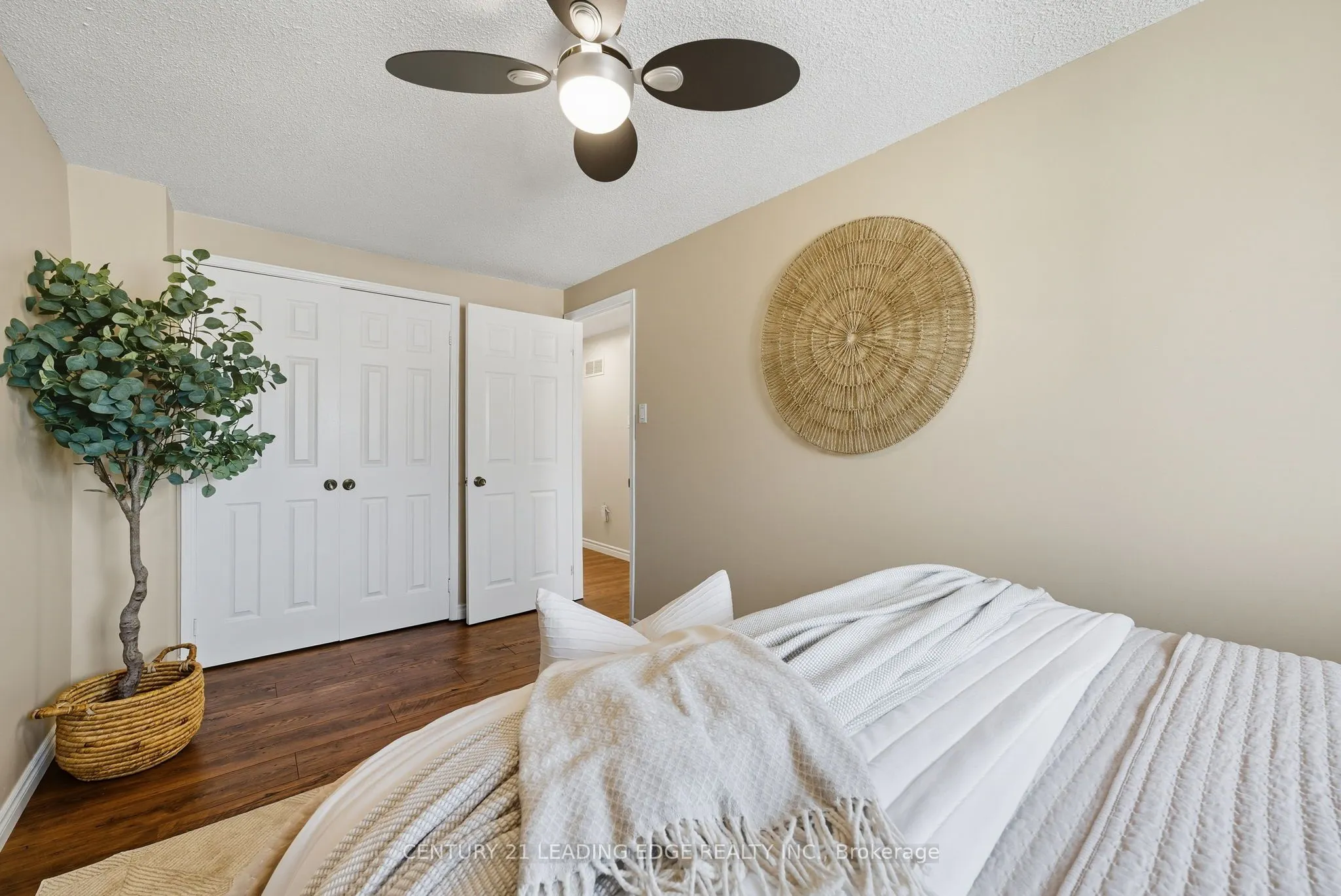 85 Large Crescent