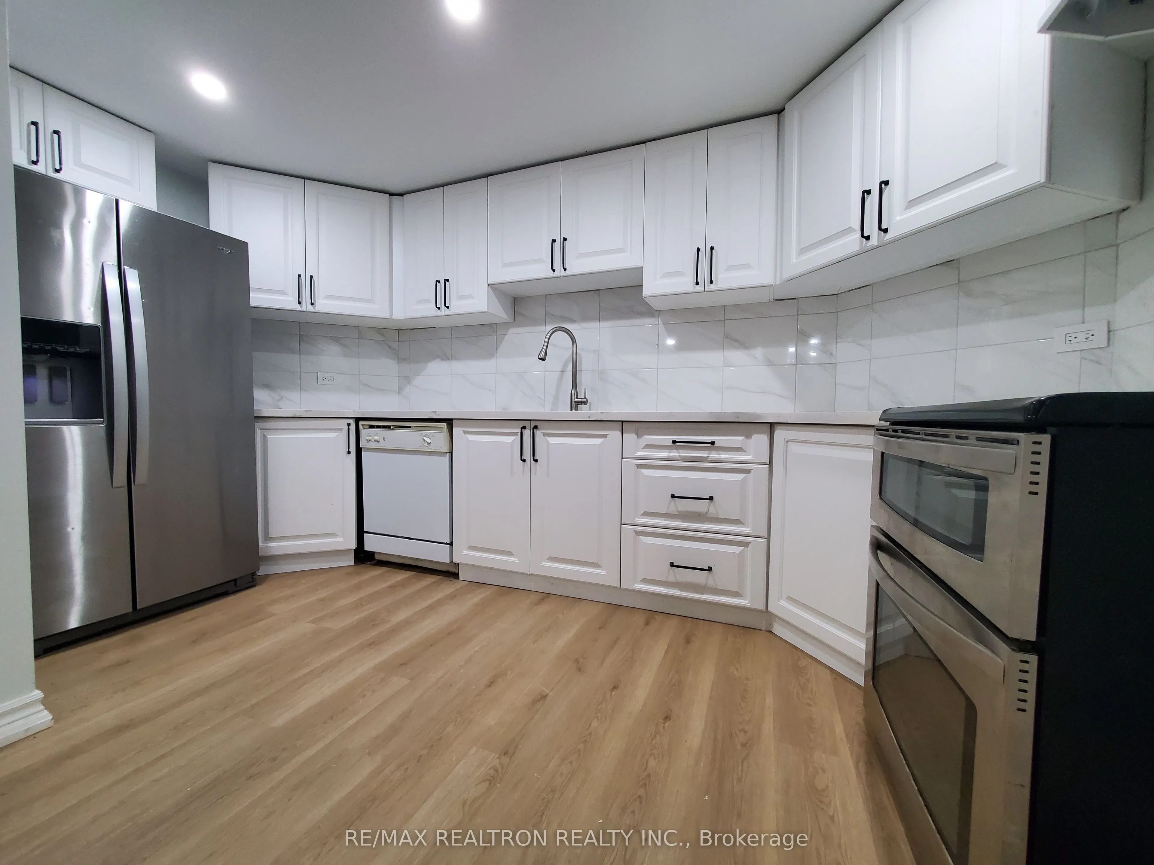 6 Pinestone Court, #Basement