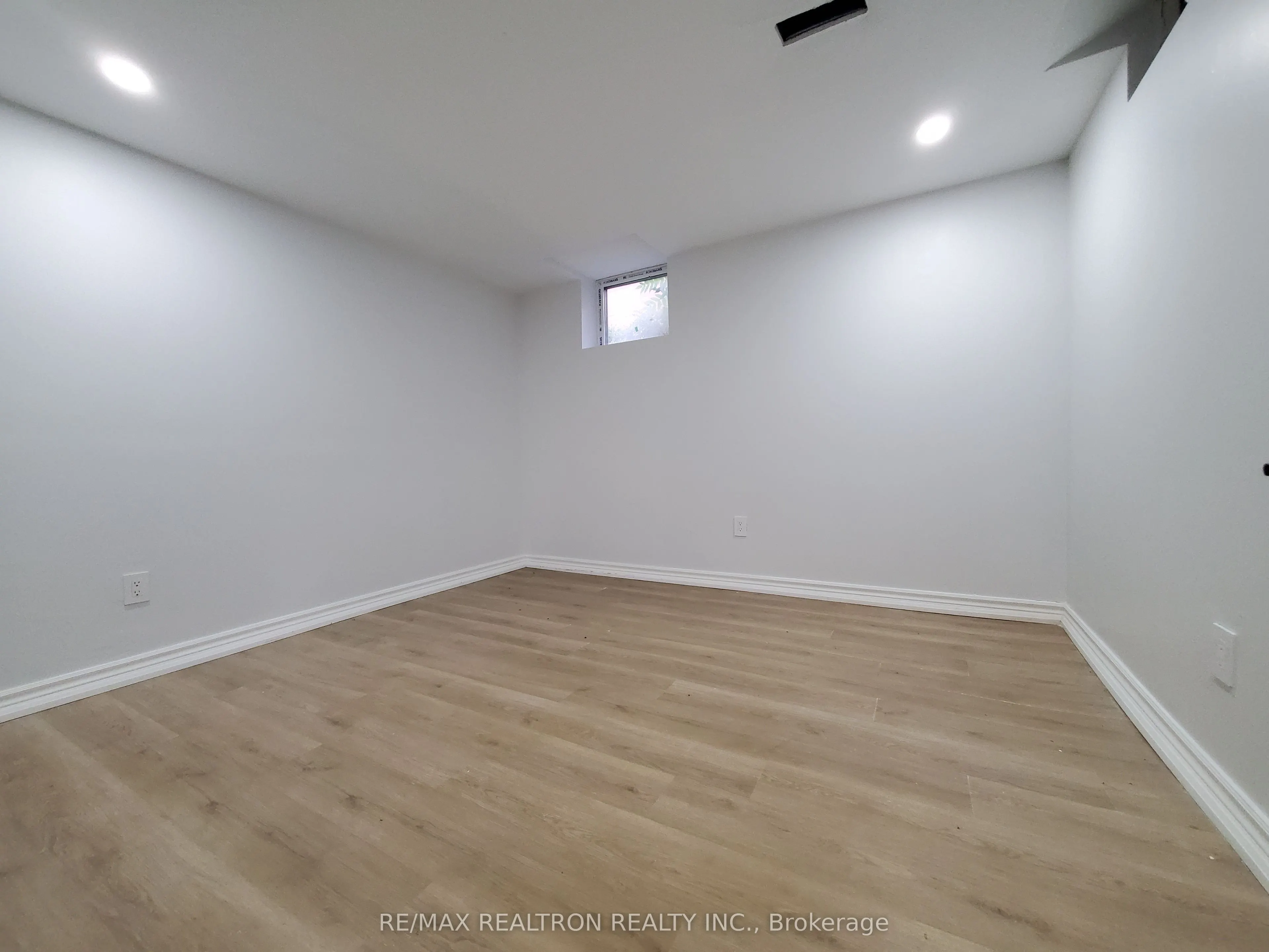 6 Pinestone Court, #Basement
