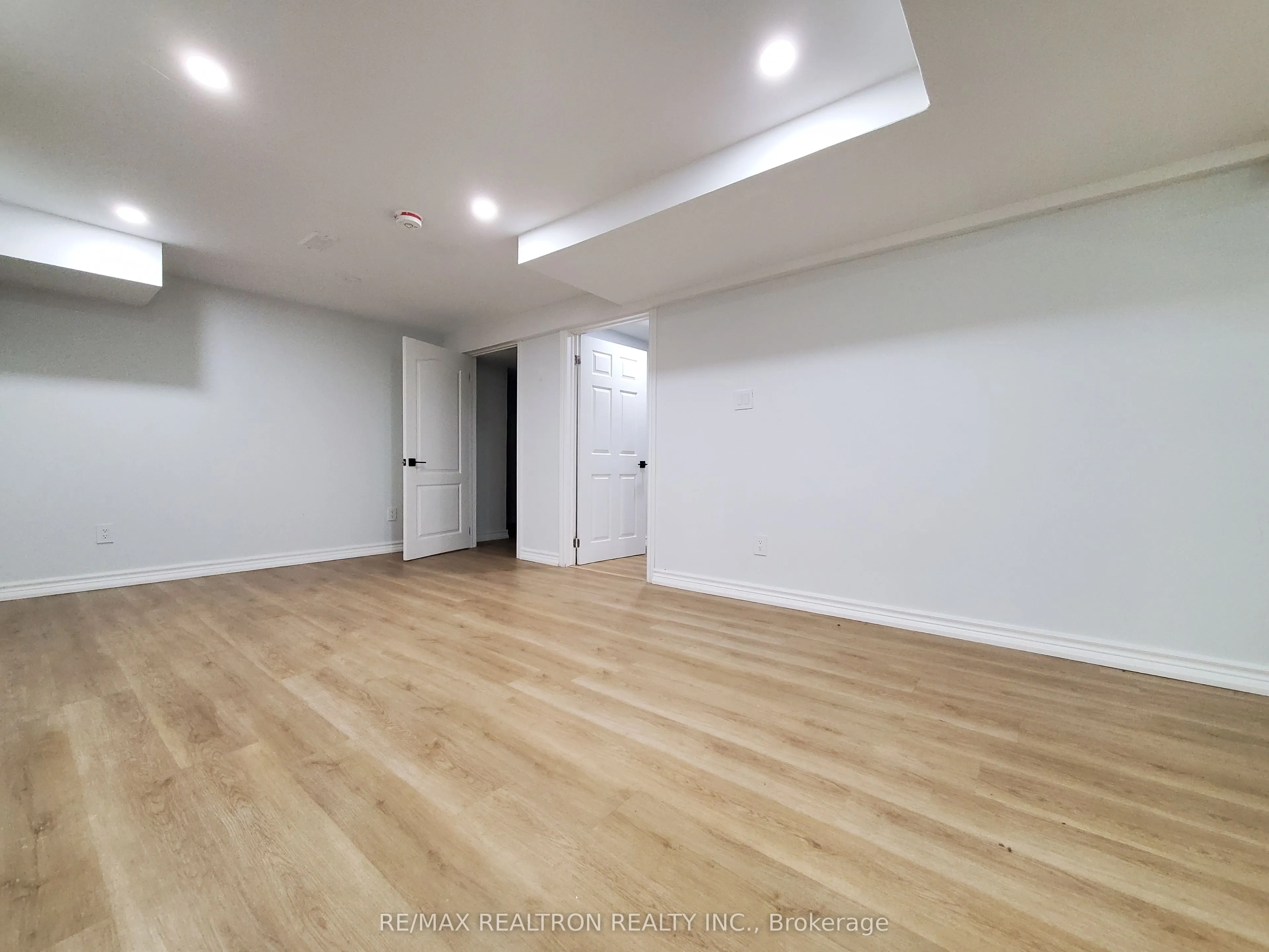6 Pinestone Court, #Basement