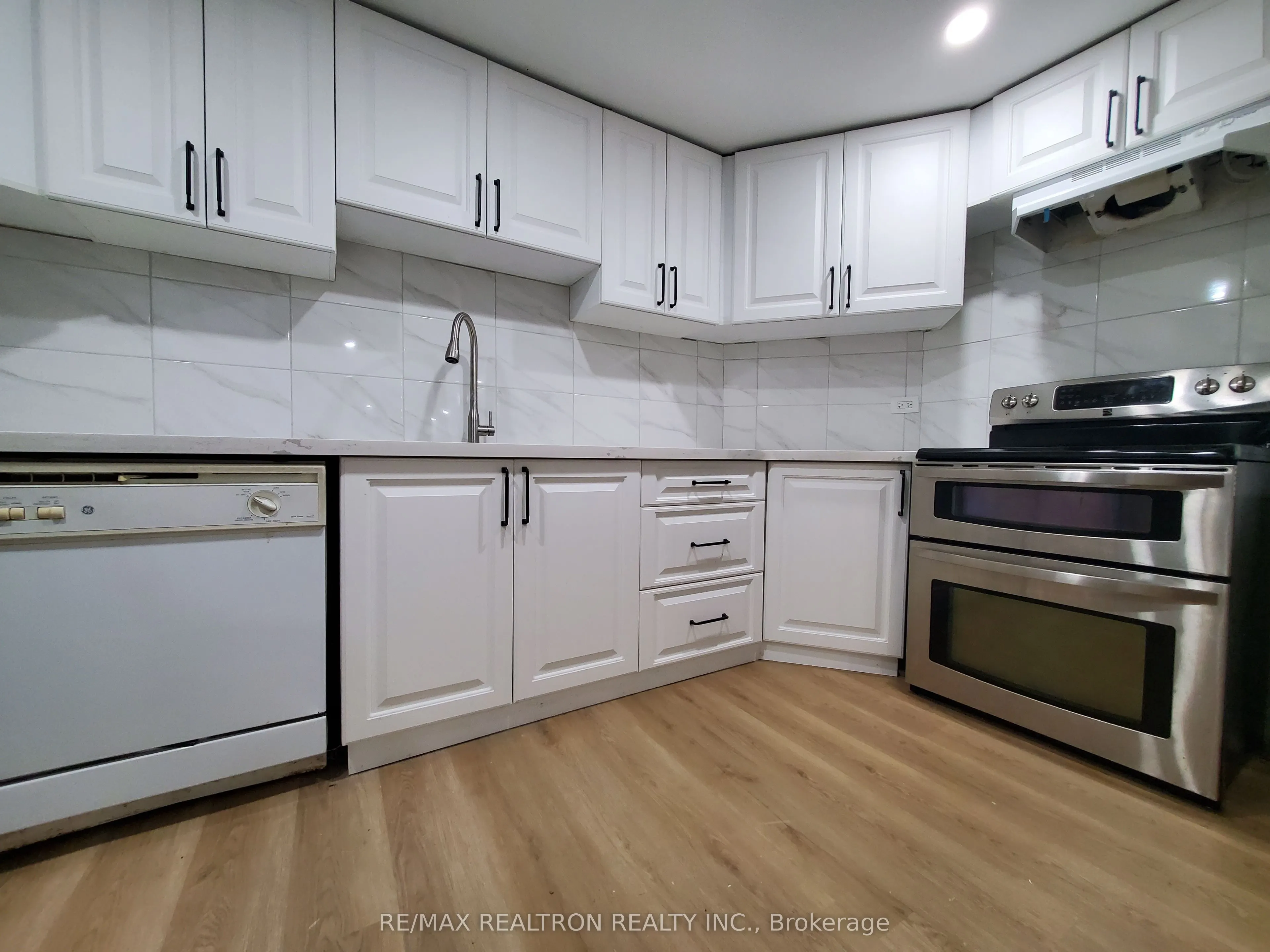 6 Pinestone Court, #Basement