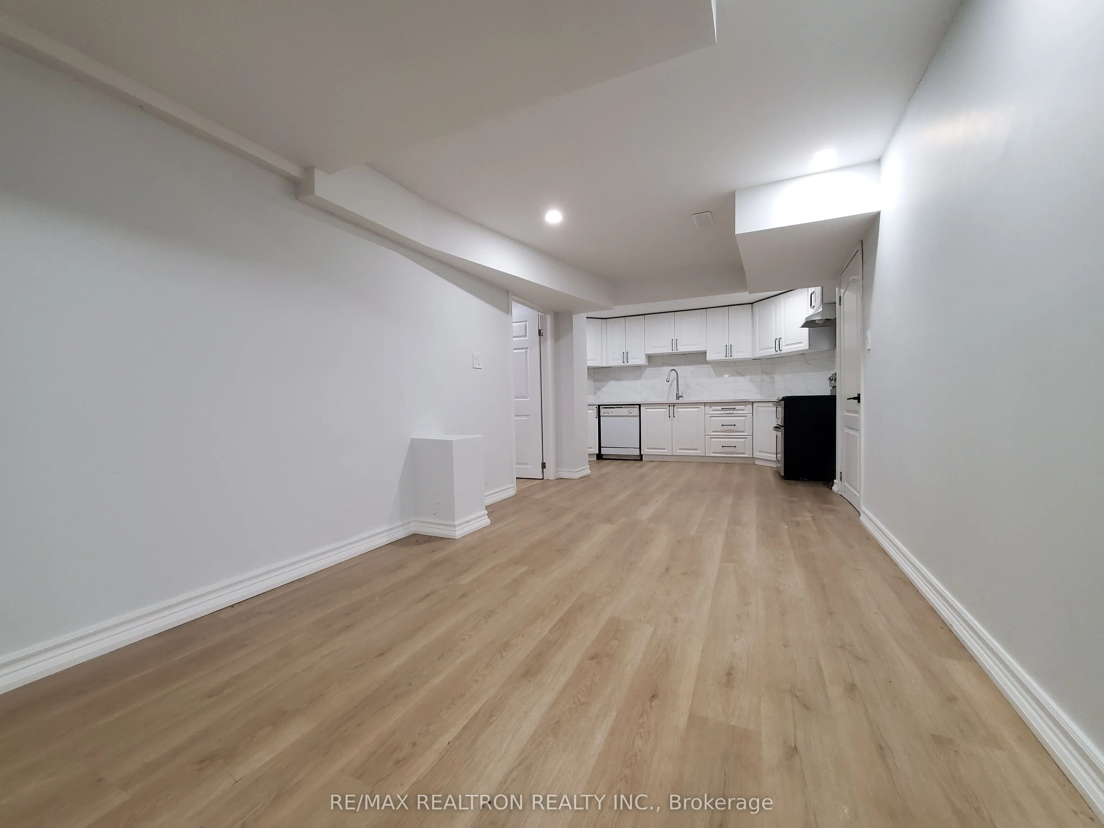 6 Pinestone Court, #Basement