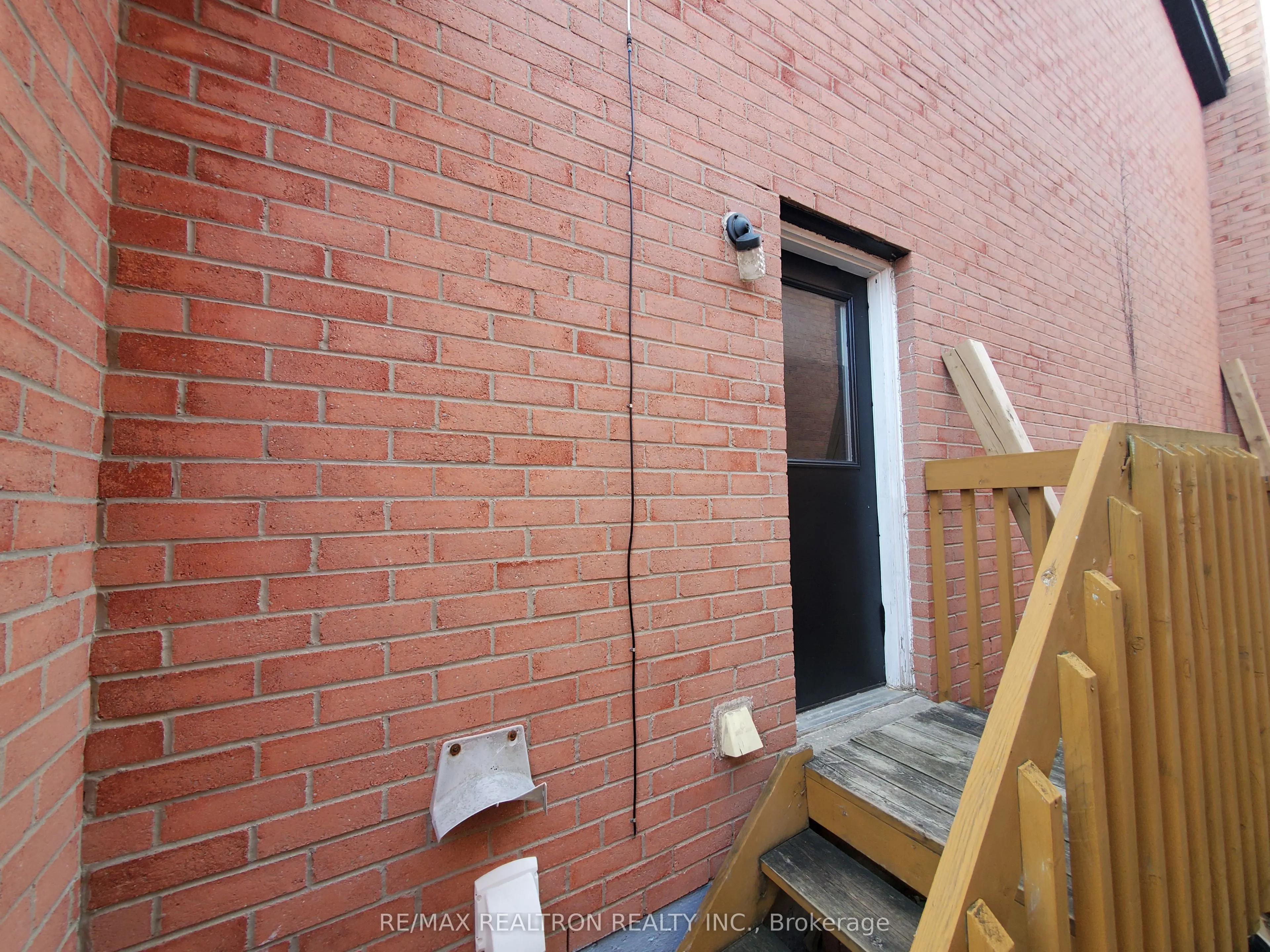 6 Pinestone Court, #Basement