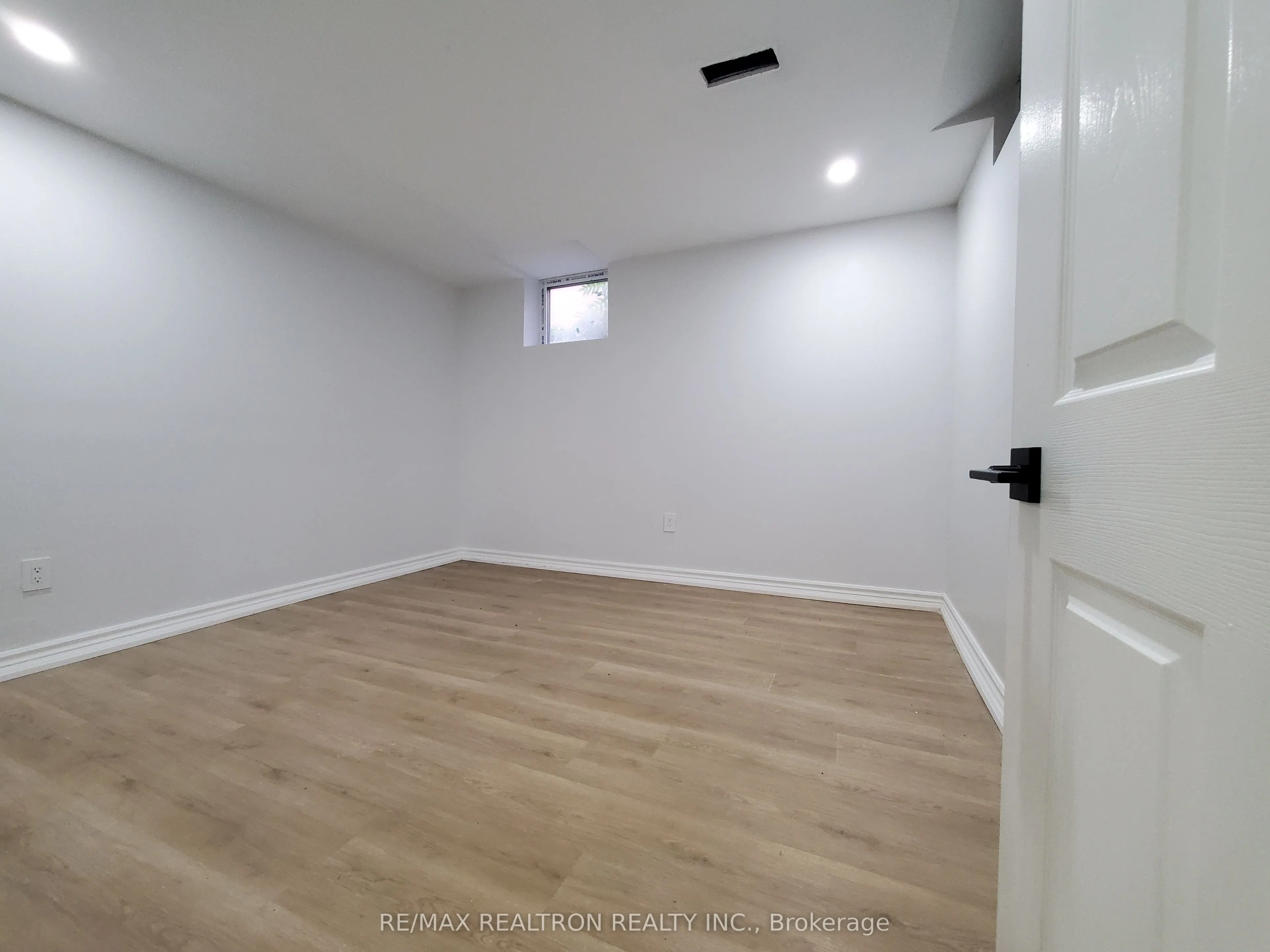 6 Pinestone Court, #Basement