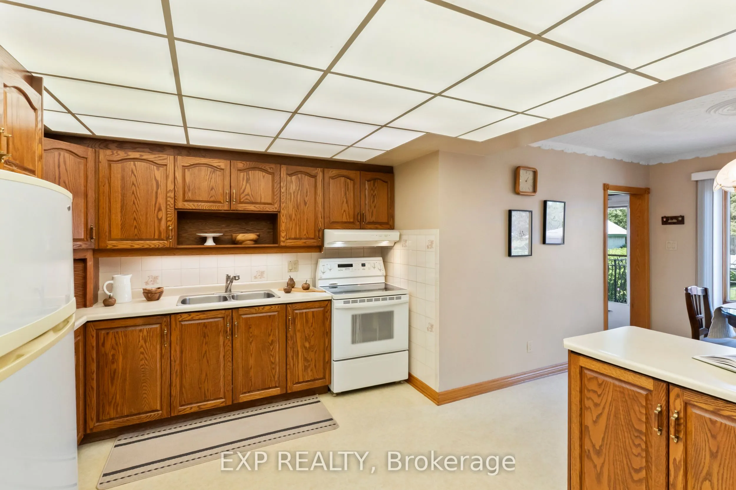 592 Taunton Road W