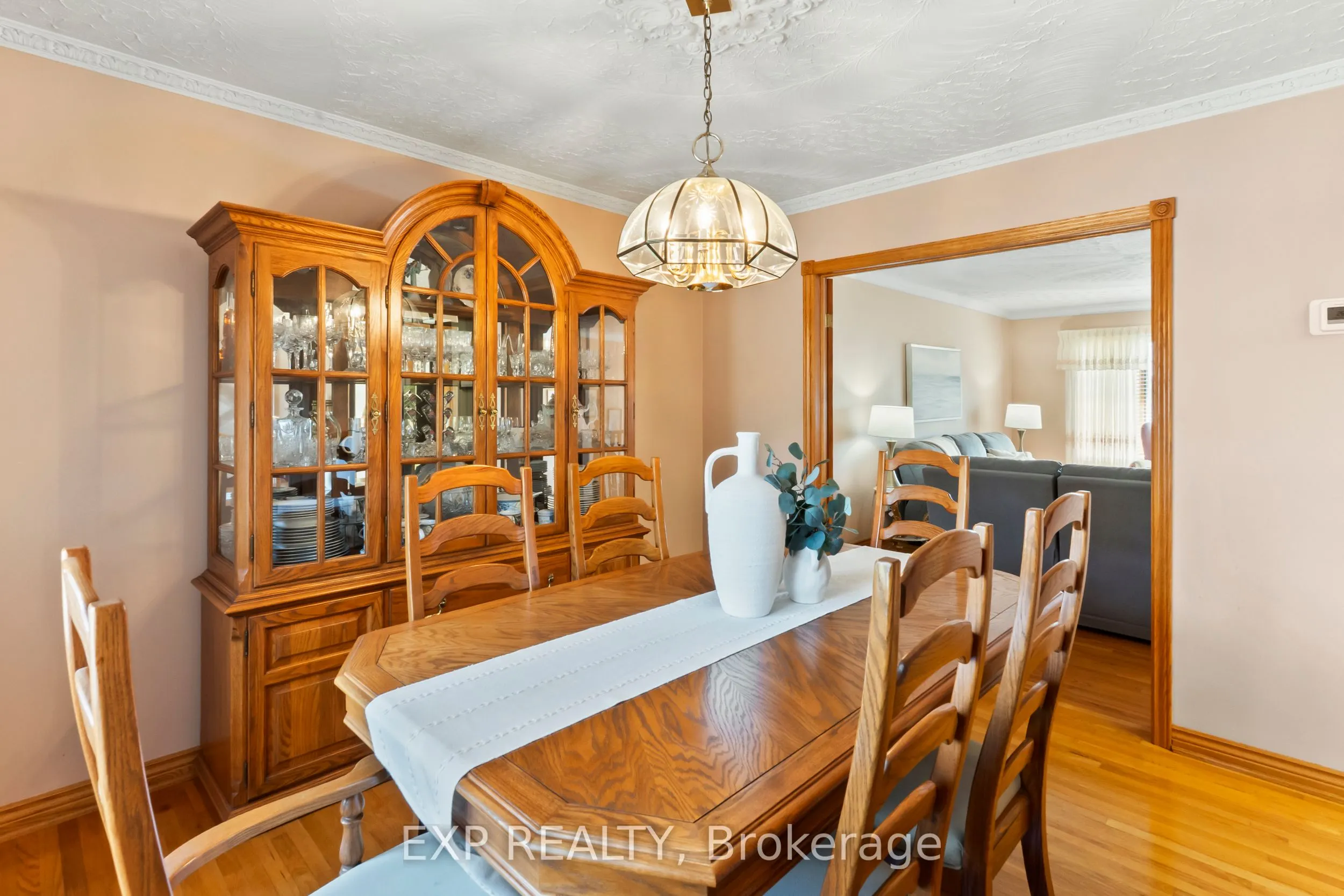 592 Taunton Road W