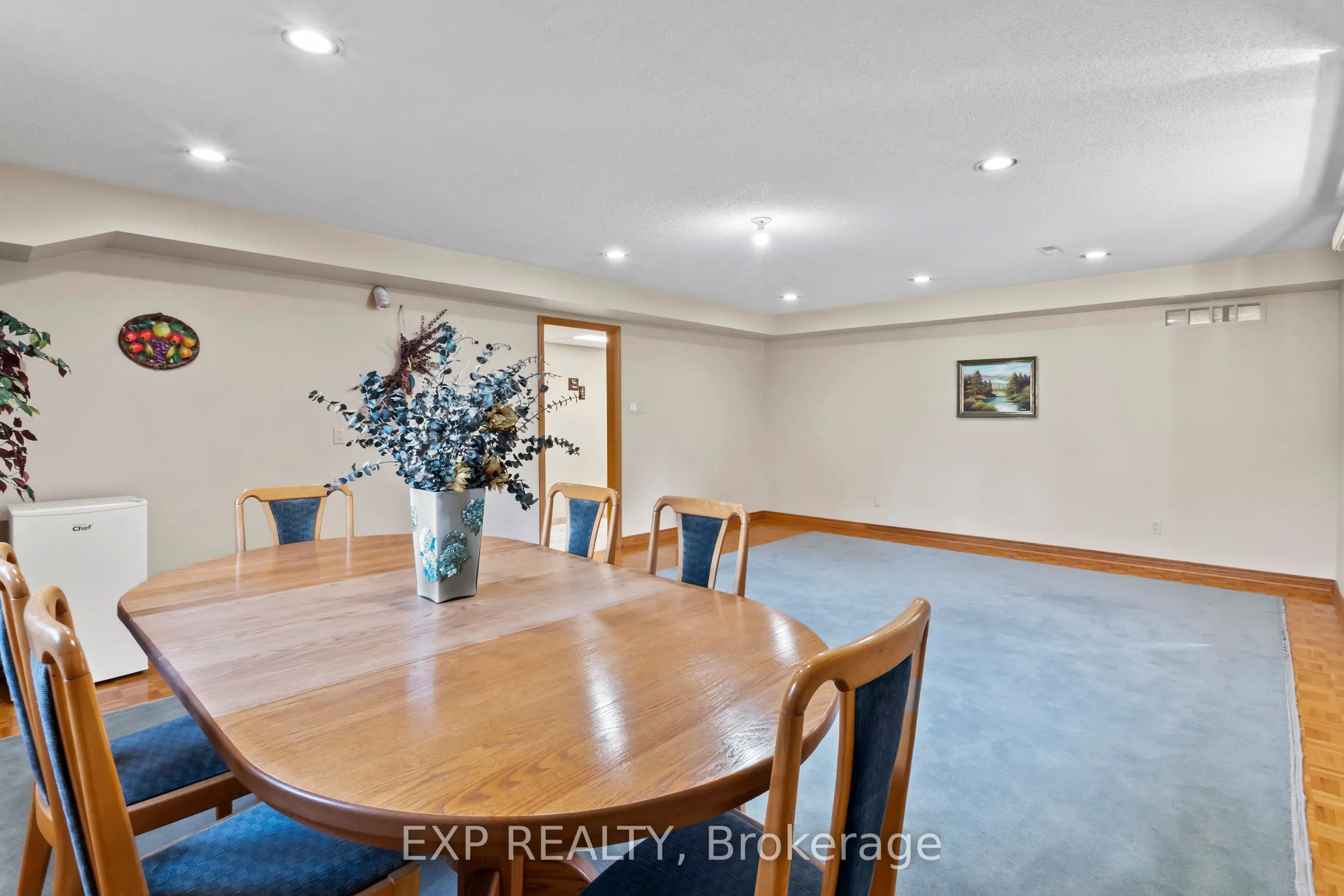 592 Taunton Road W