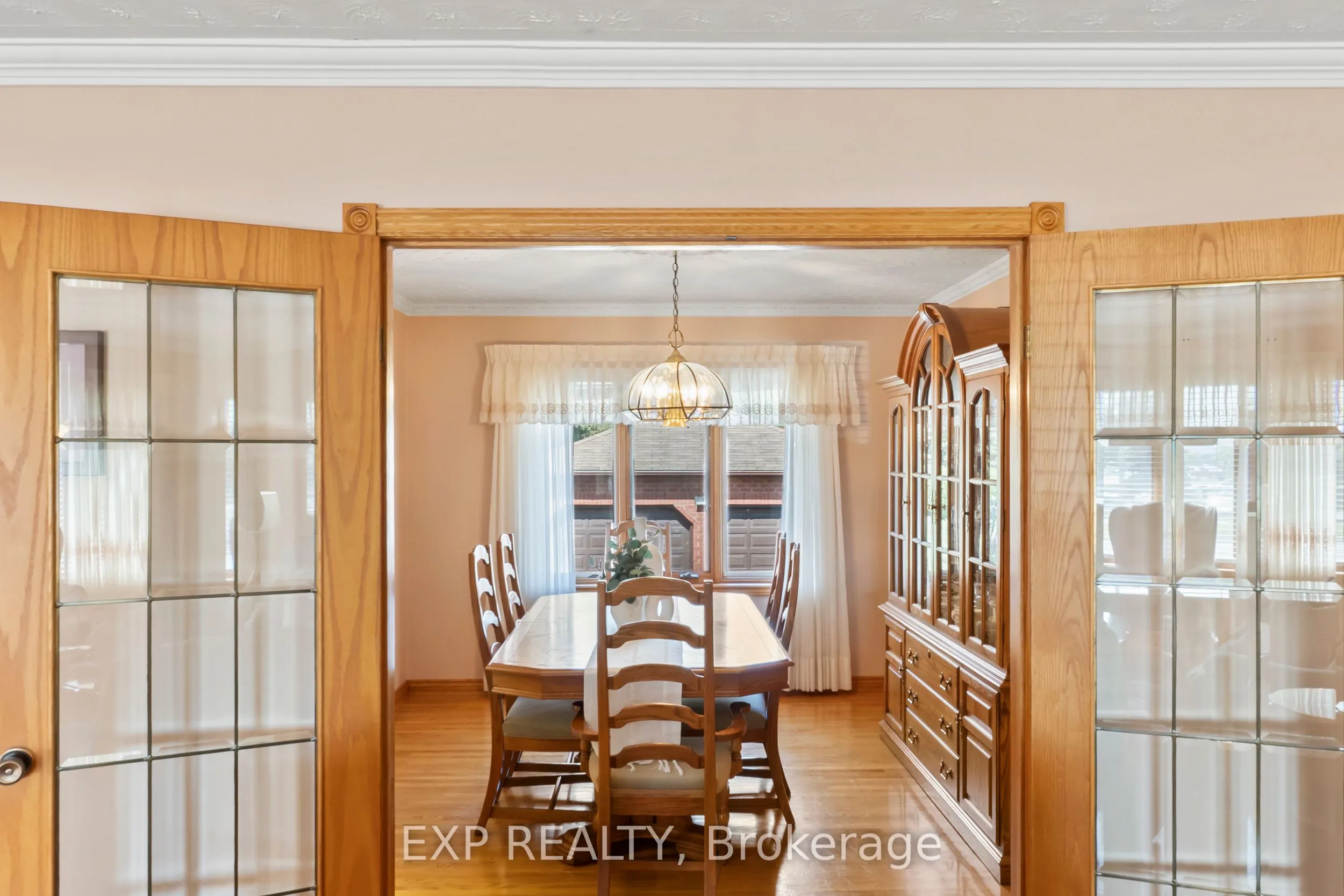 592 Taunton Road W