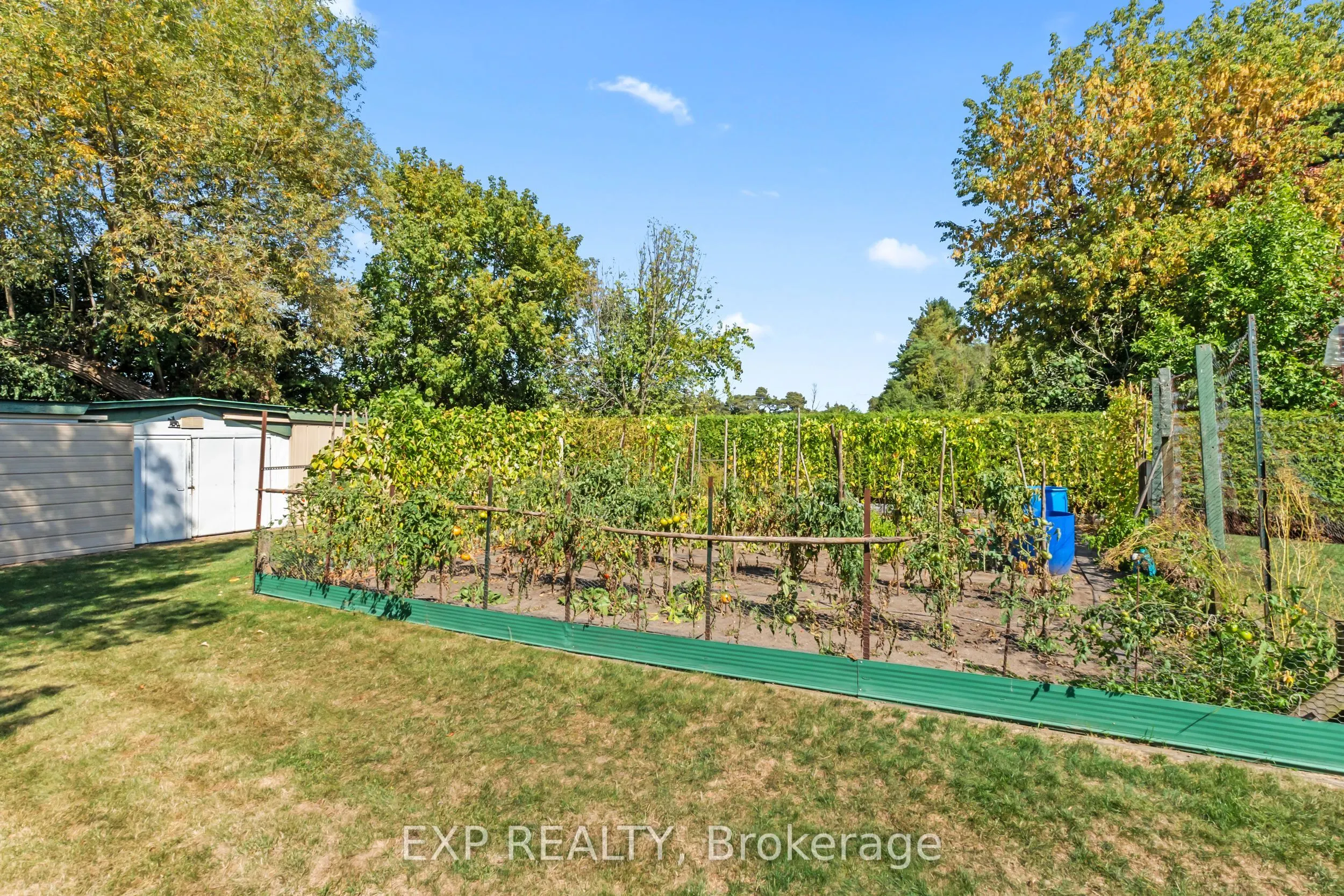 592 Taunton Road W