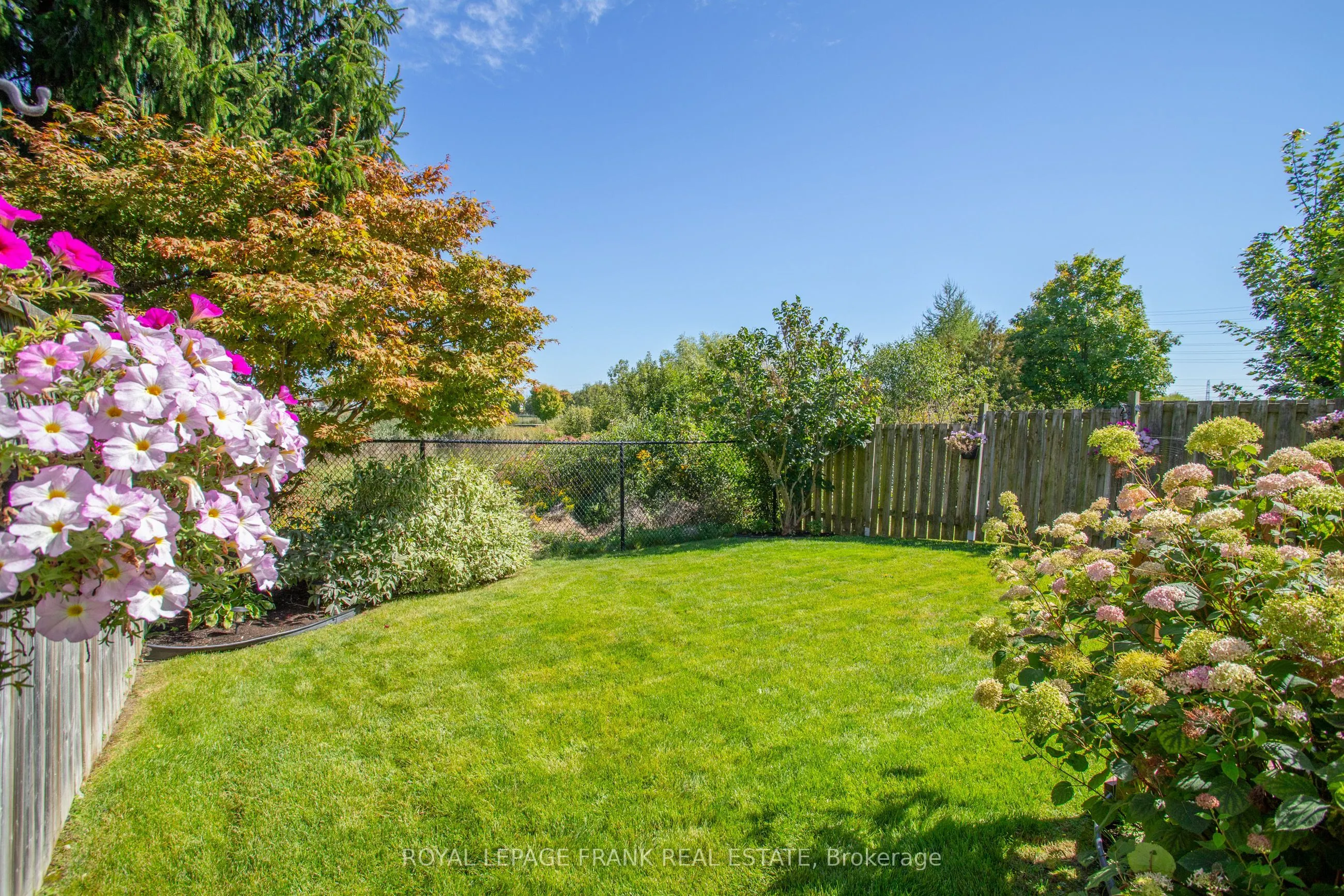 33 Bexley Crescent E