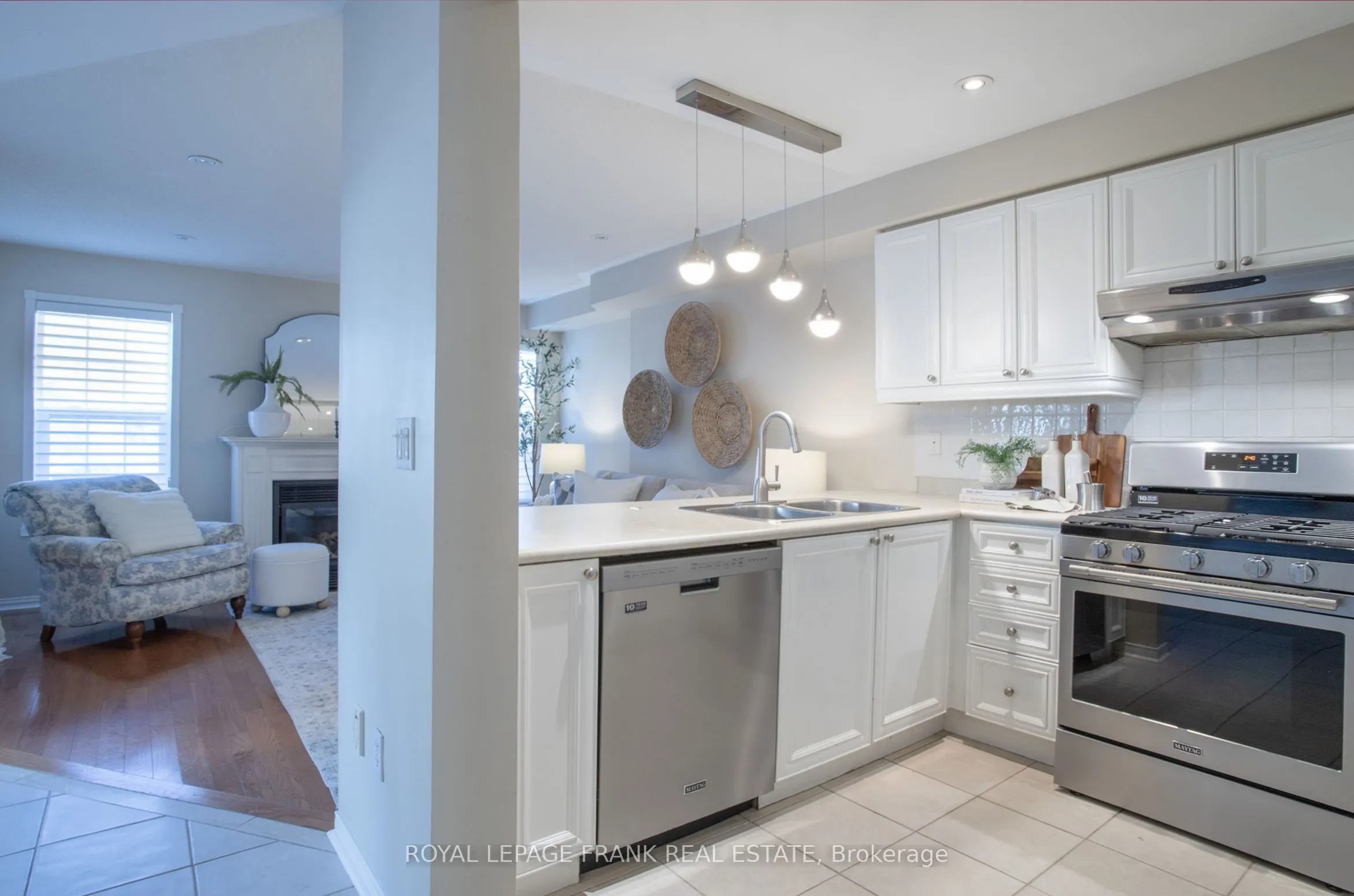 33 Bexley Crescent E