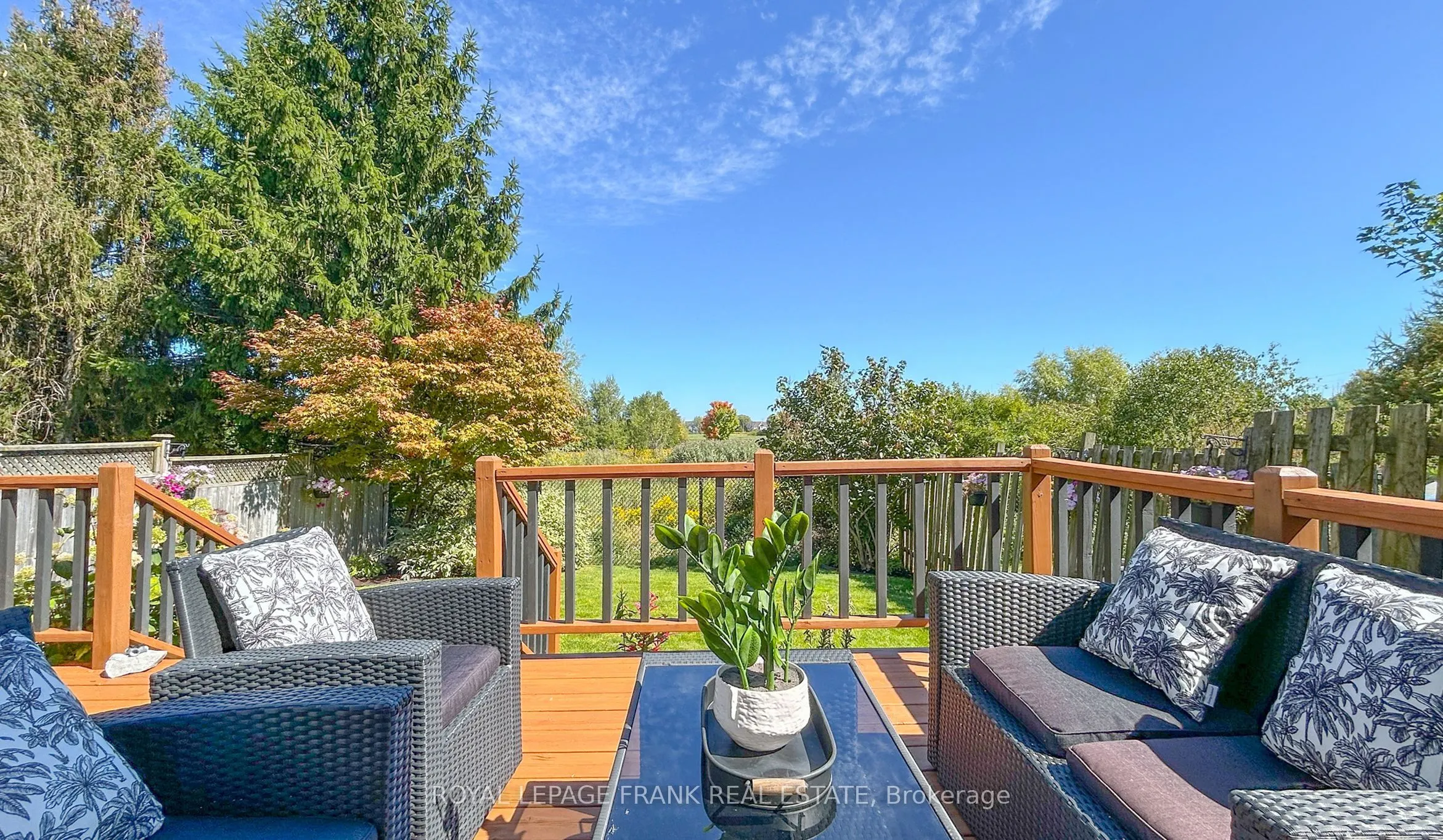 33 Bexley Crescent E