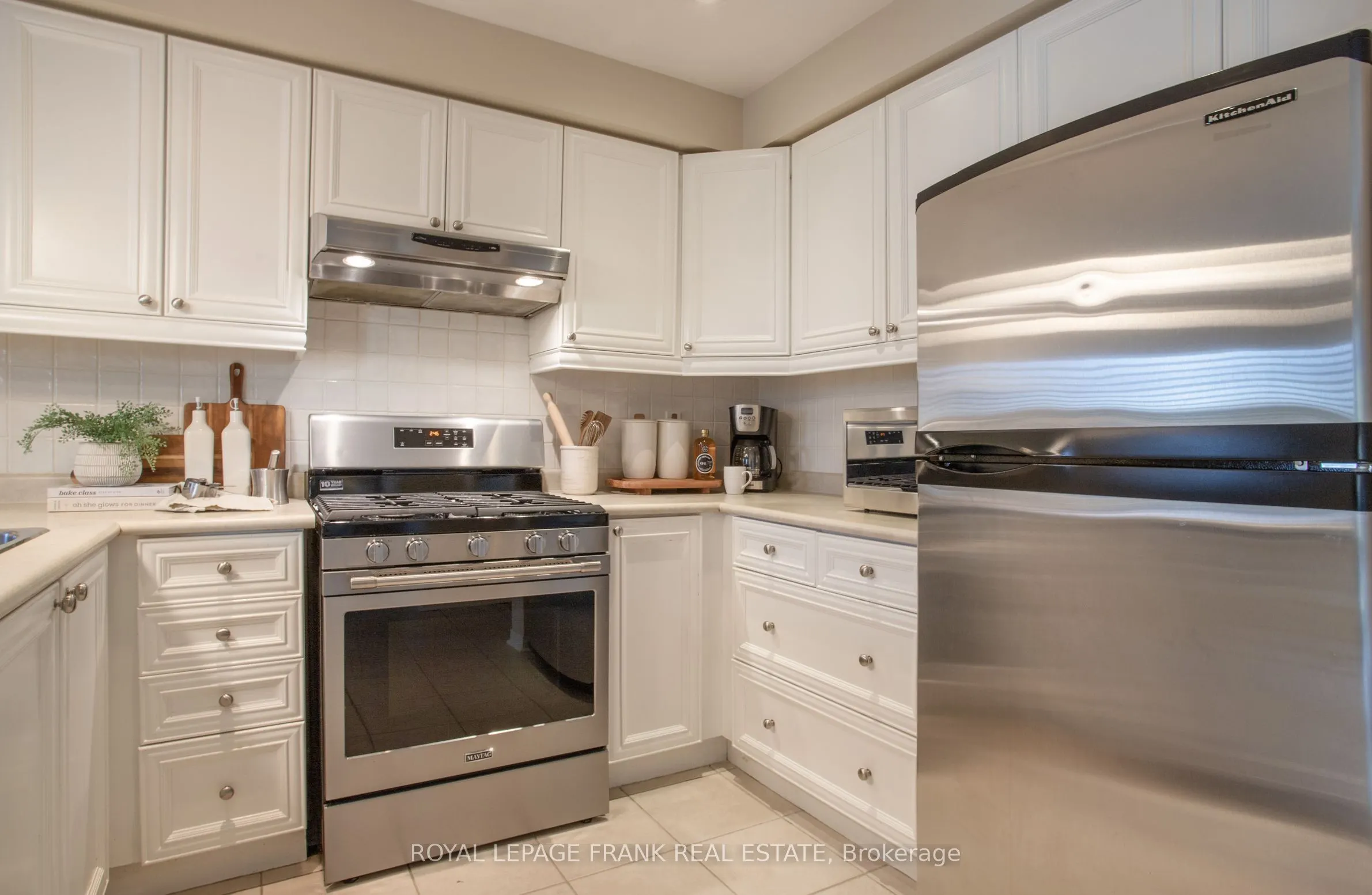 33 Bexley Crescent E