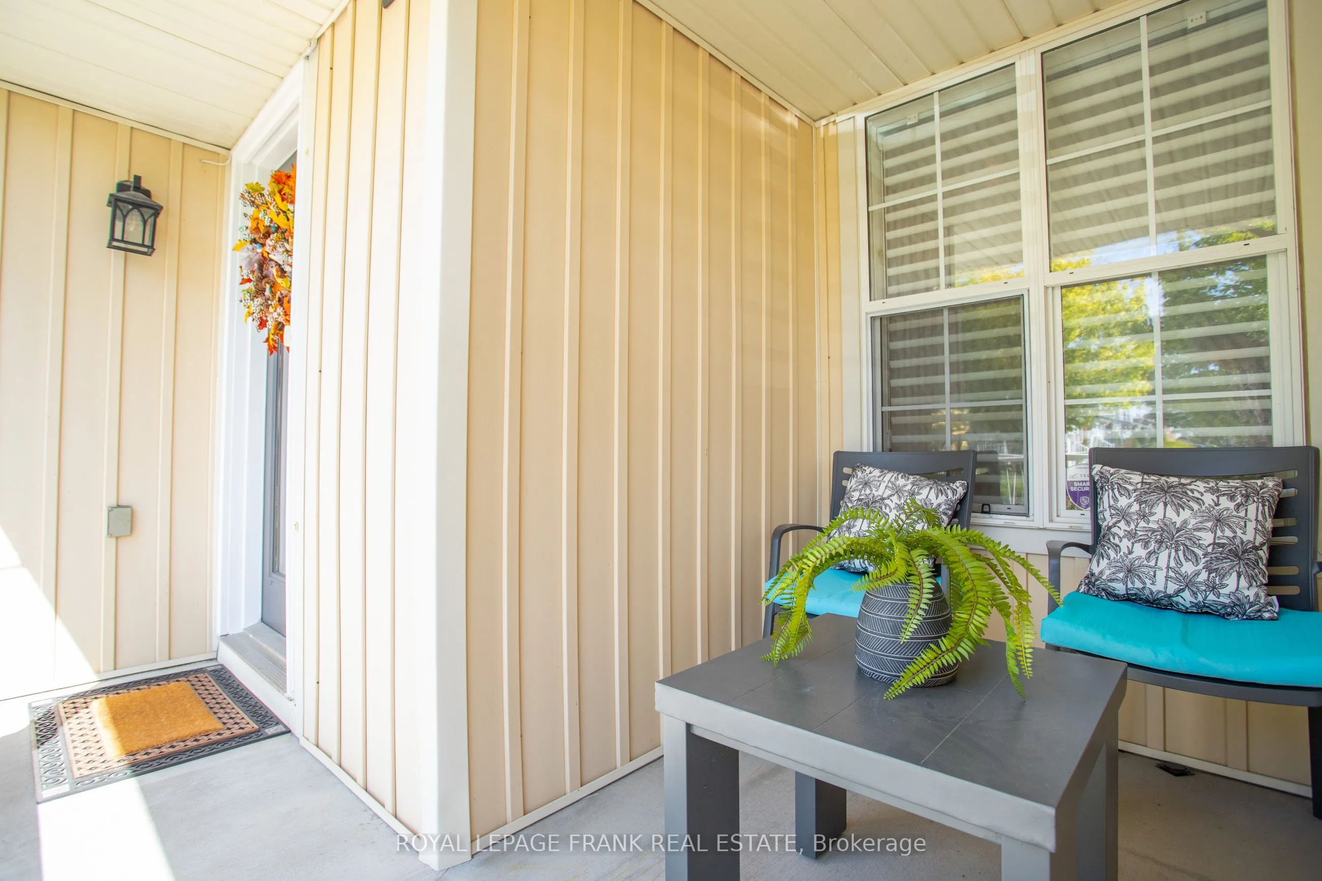 33 Bexley Crescent E