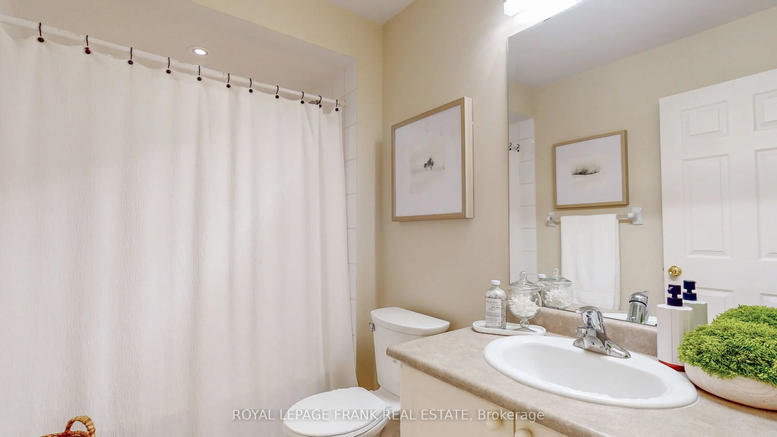 33 Bexley Crescent E