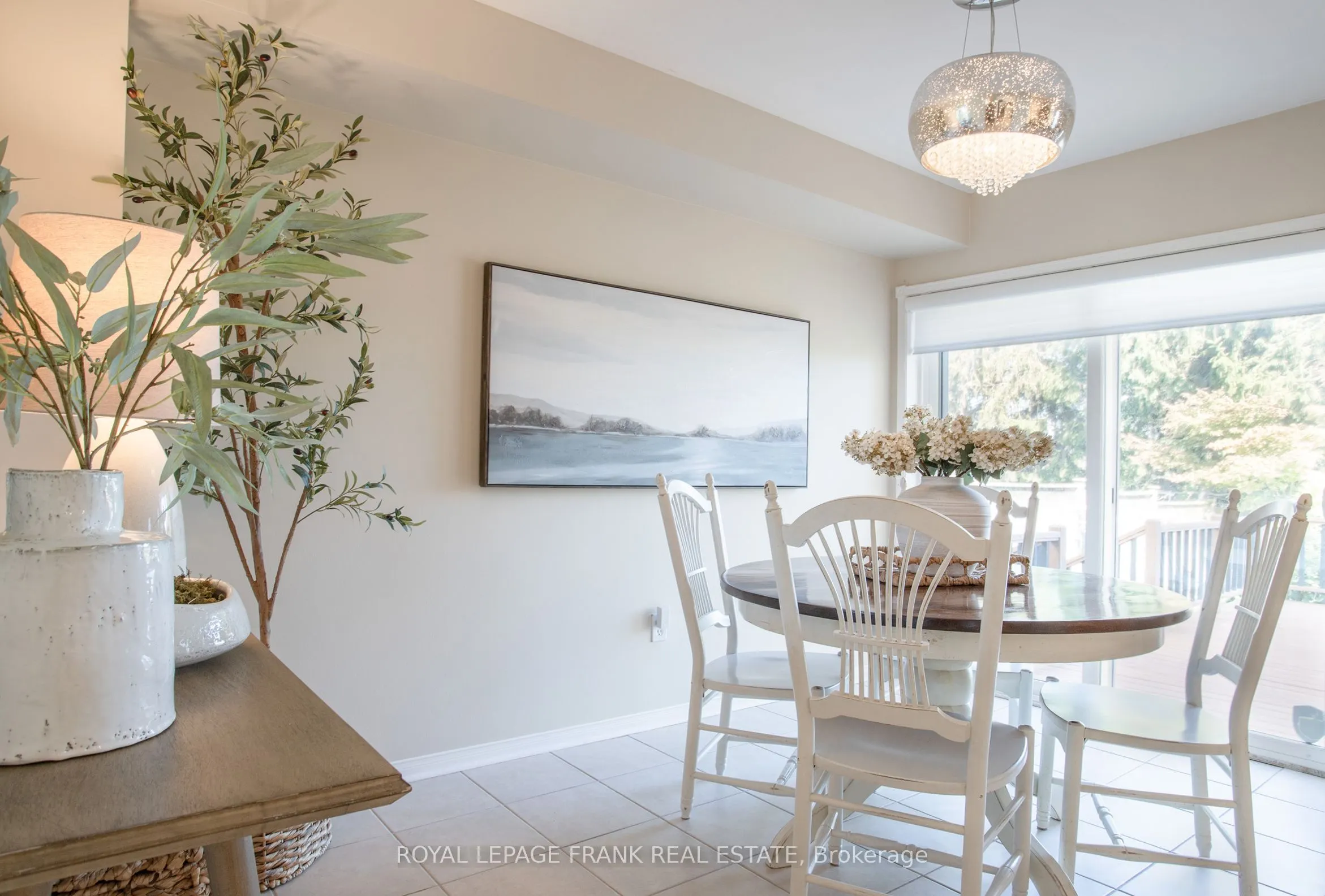 33 Bexley Crescent E