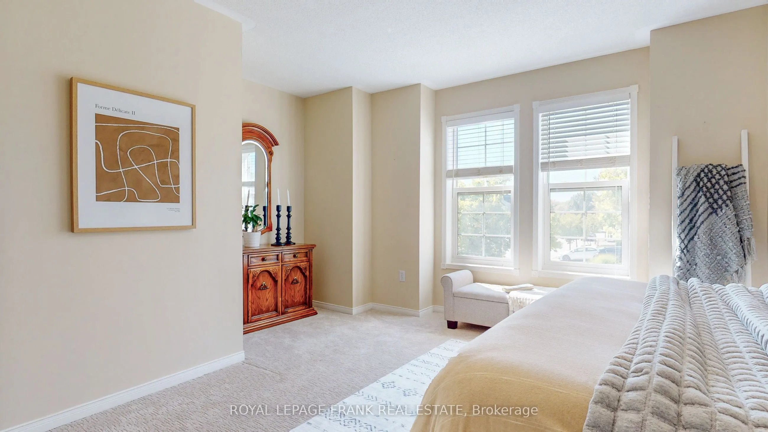 33 Bexley Crescent E