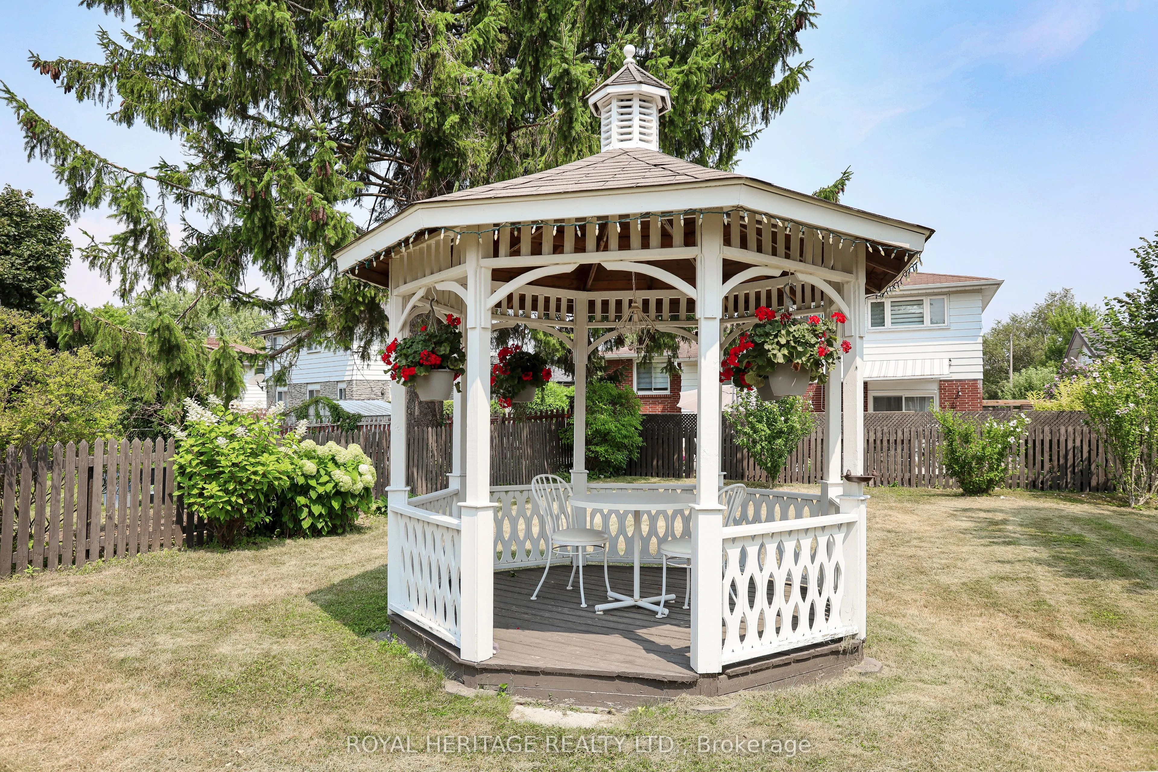 339 Nipigon Street E