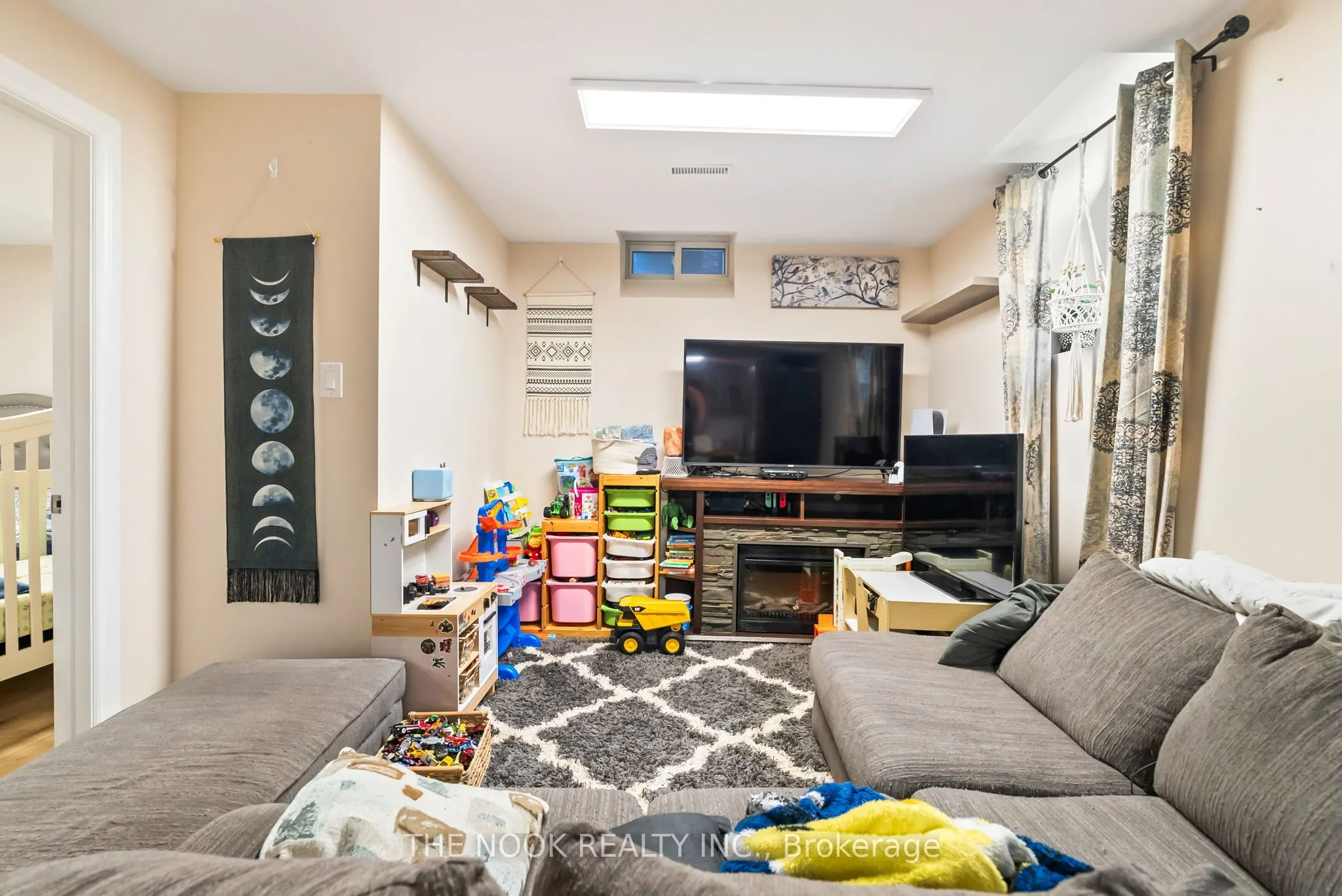 1041 Meadowridge Crescent