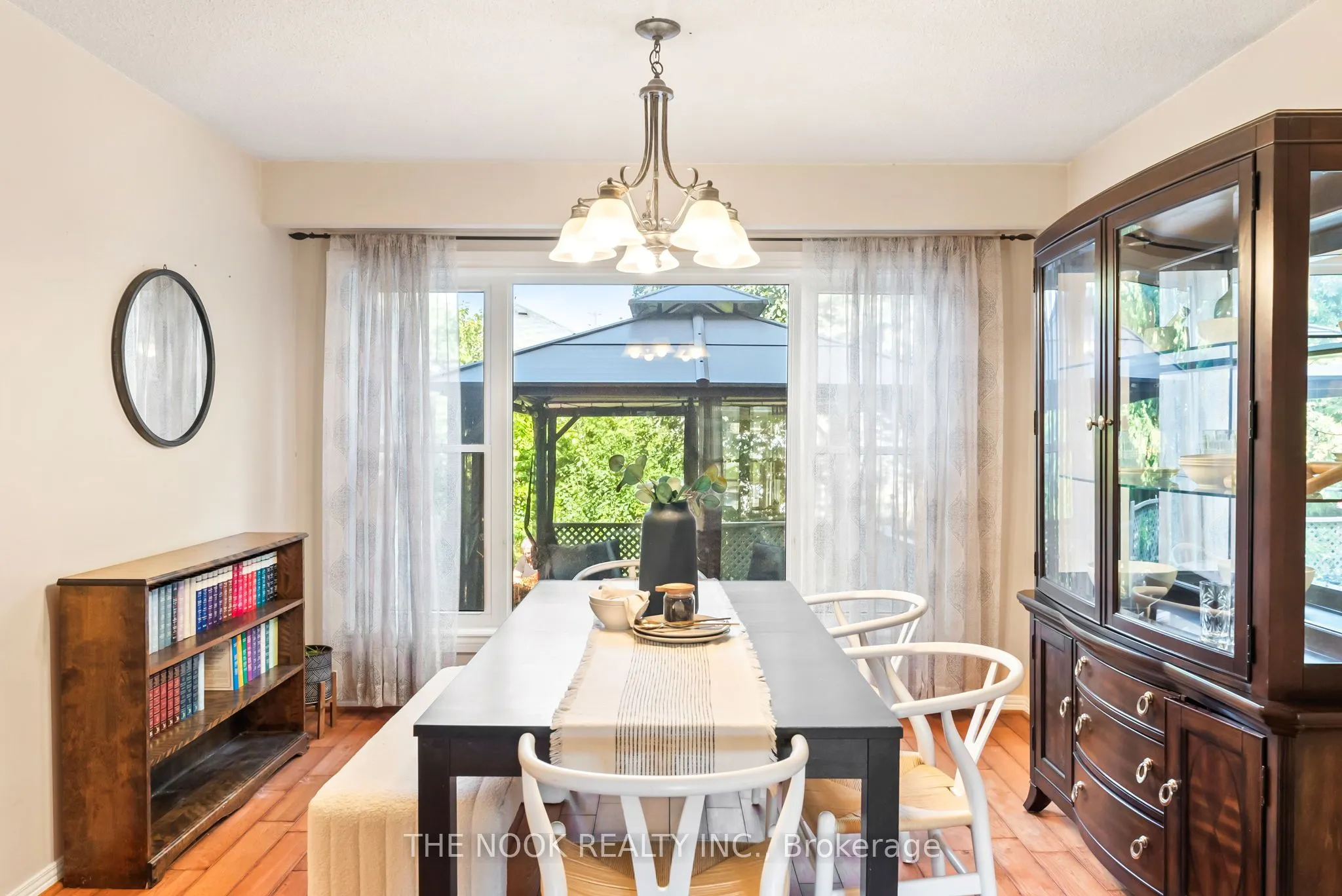 1041 Meadowridge Crescent