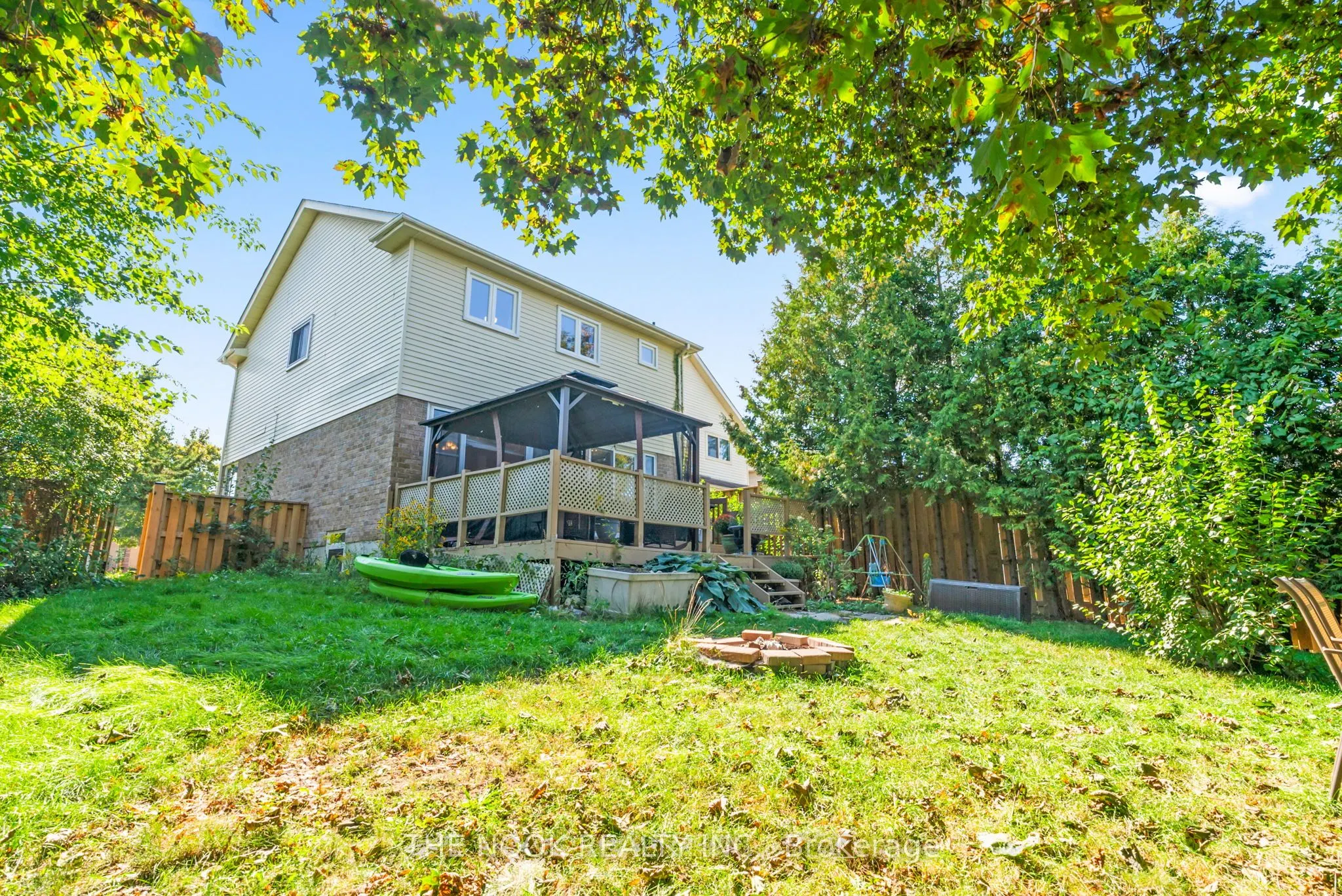 1041 Meadowridge Crescent