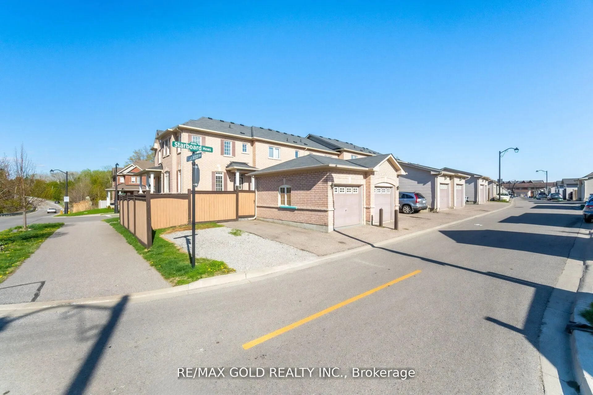 2494 Earl Grey Avenue