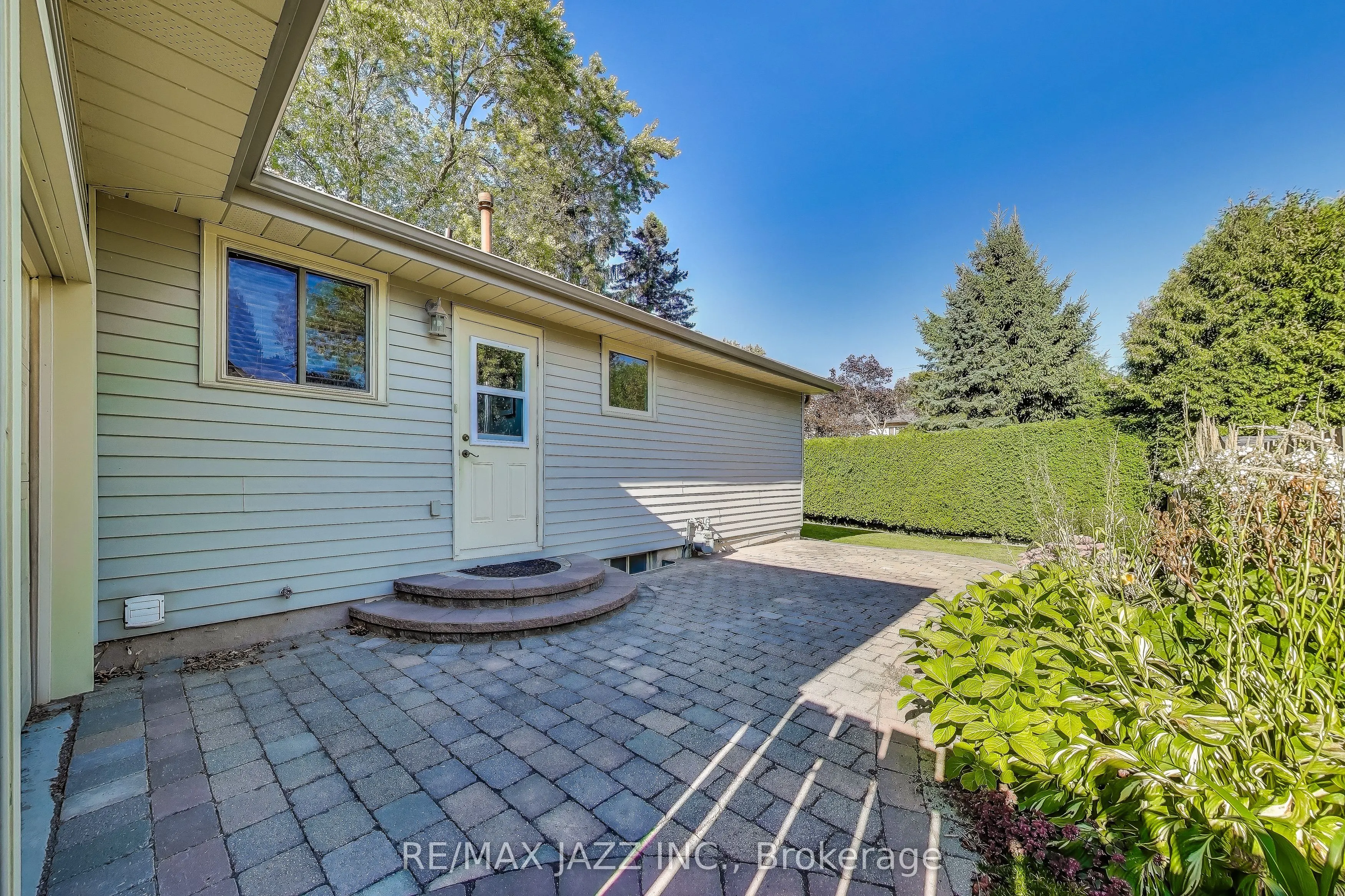 417 Crestwood Drive