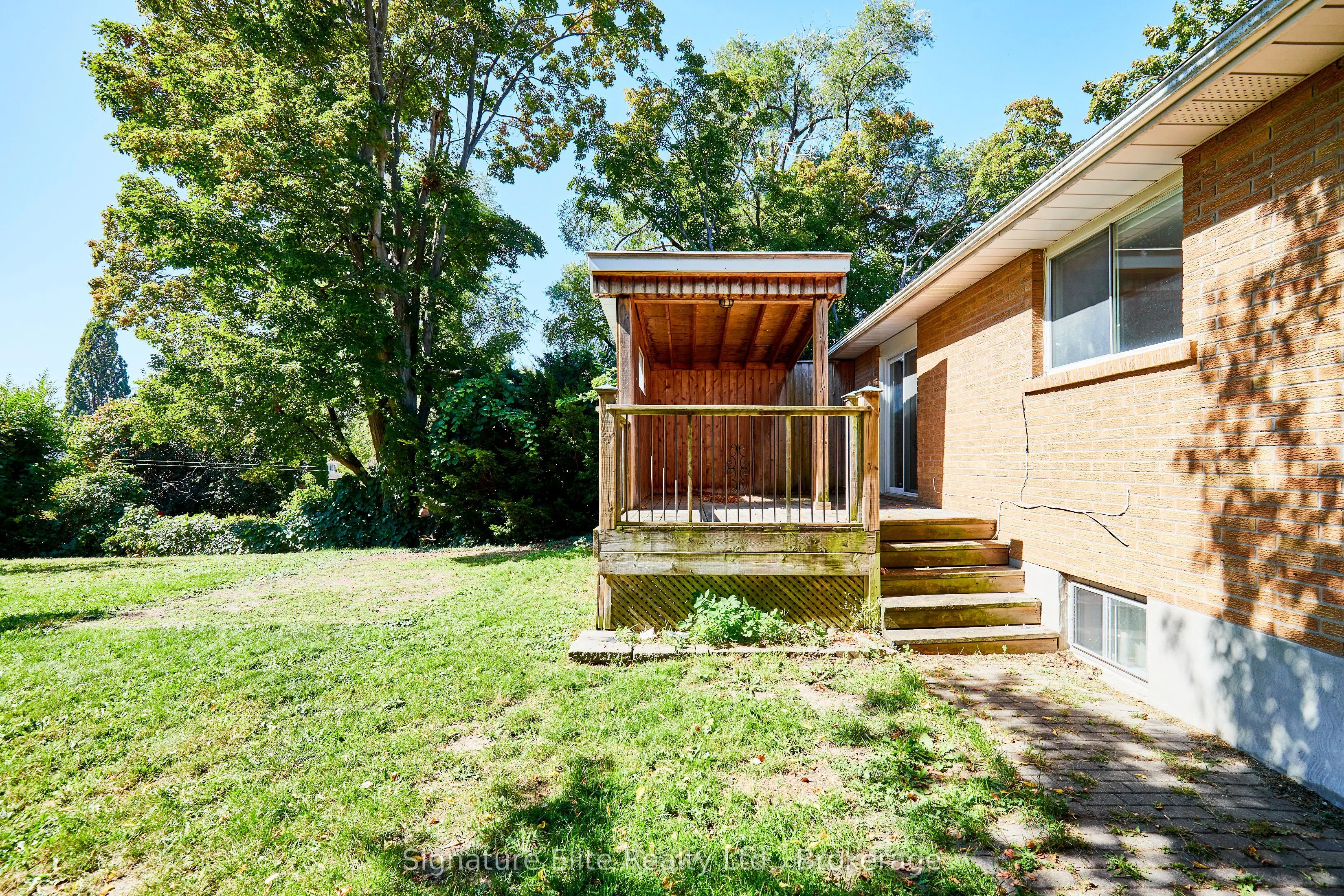 903 King Street E, #Main