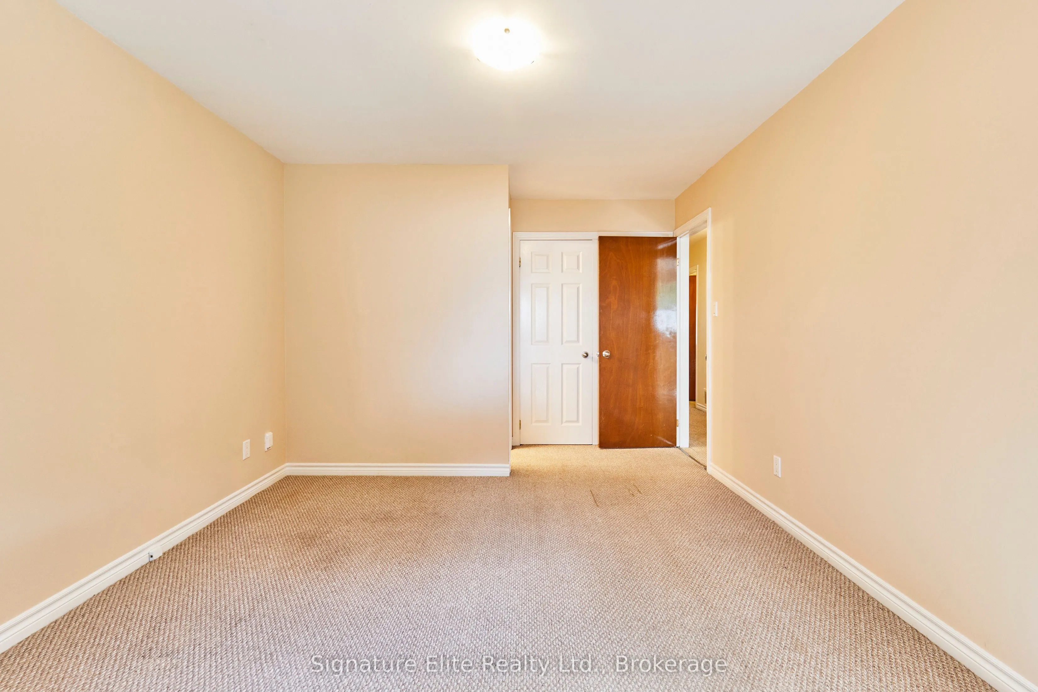 903 King Street E, #Main