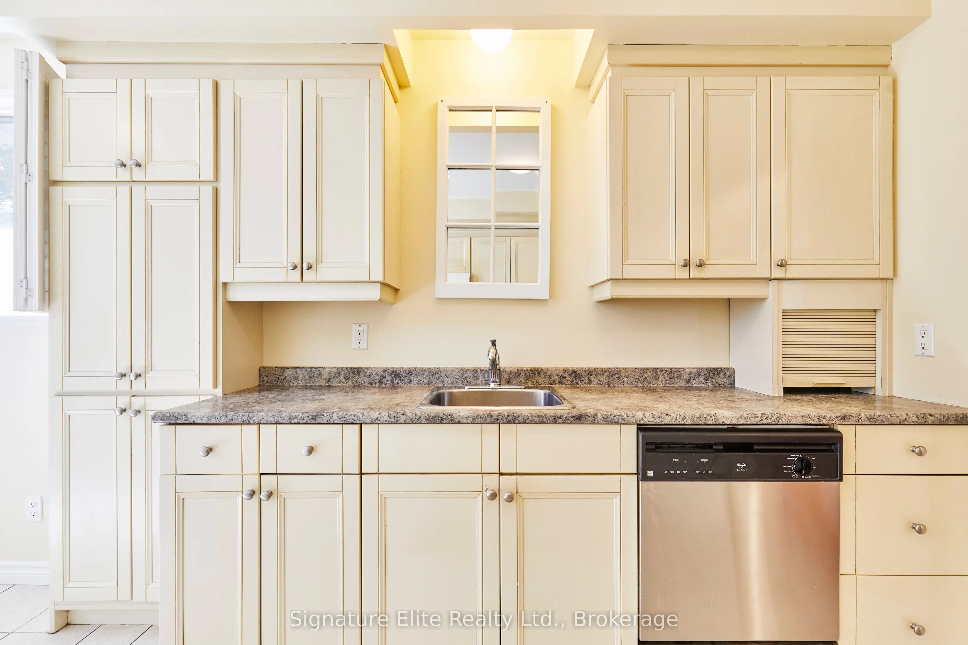 903 King Street E, #Main