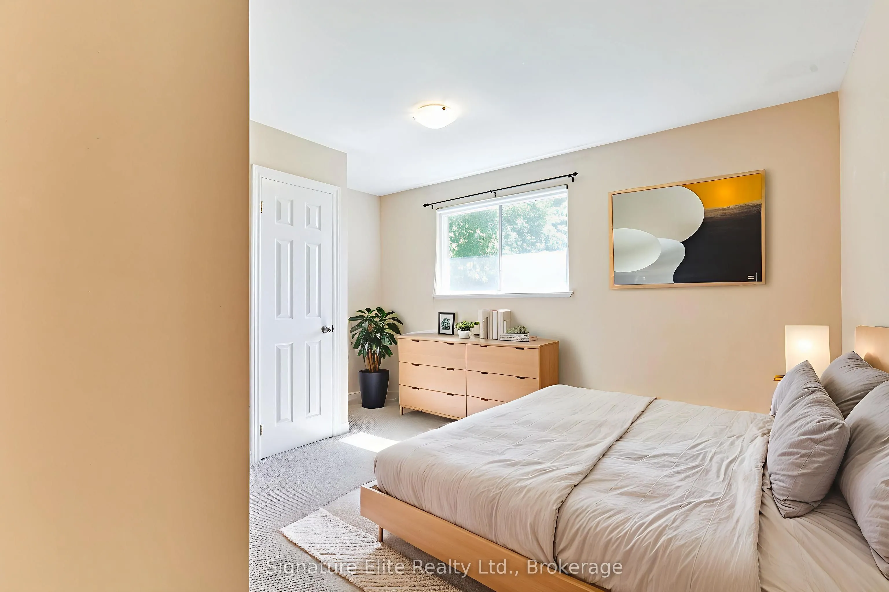 903 King Street E, #Main
