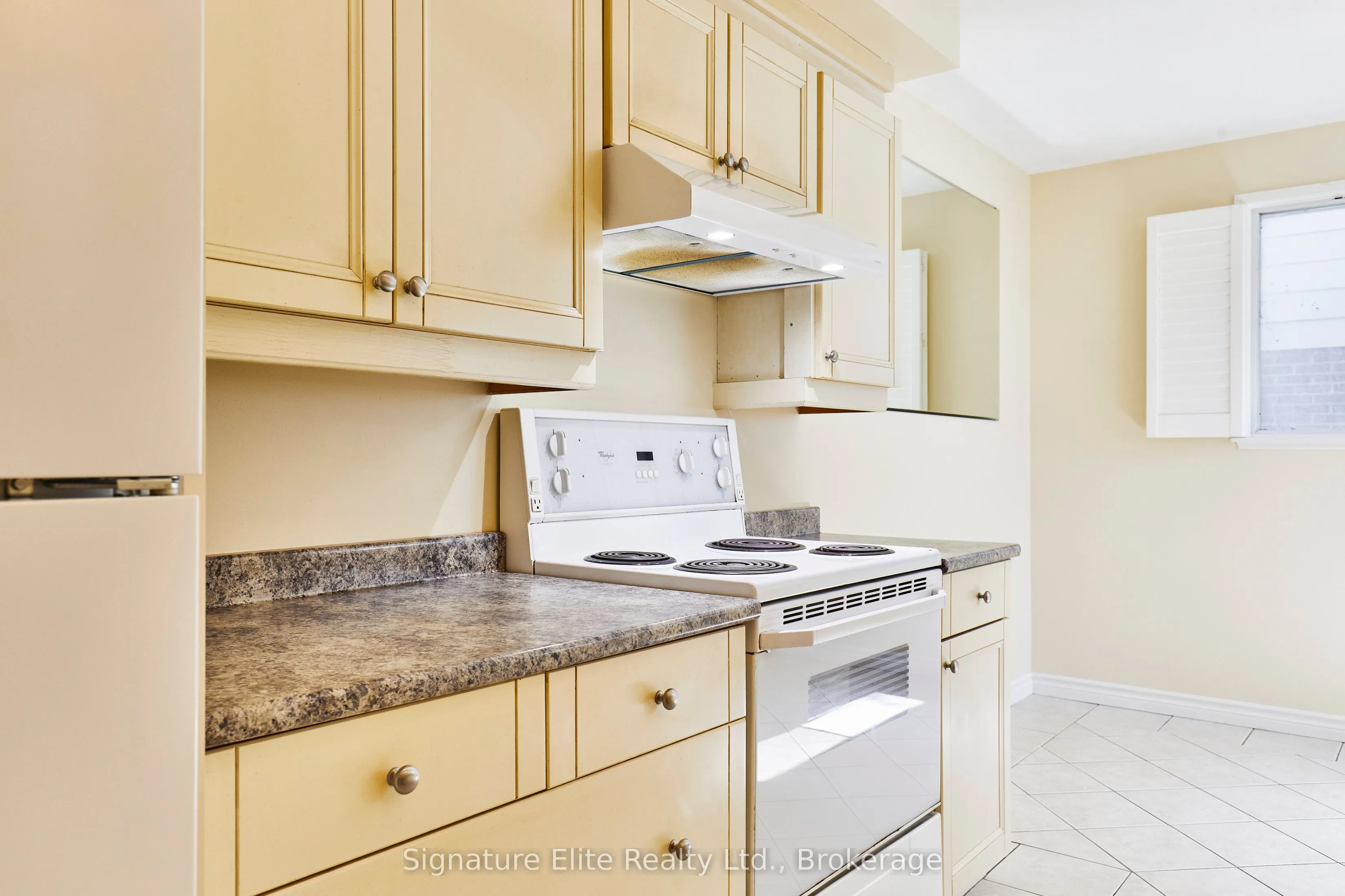 903 King Street E, #Main