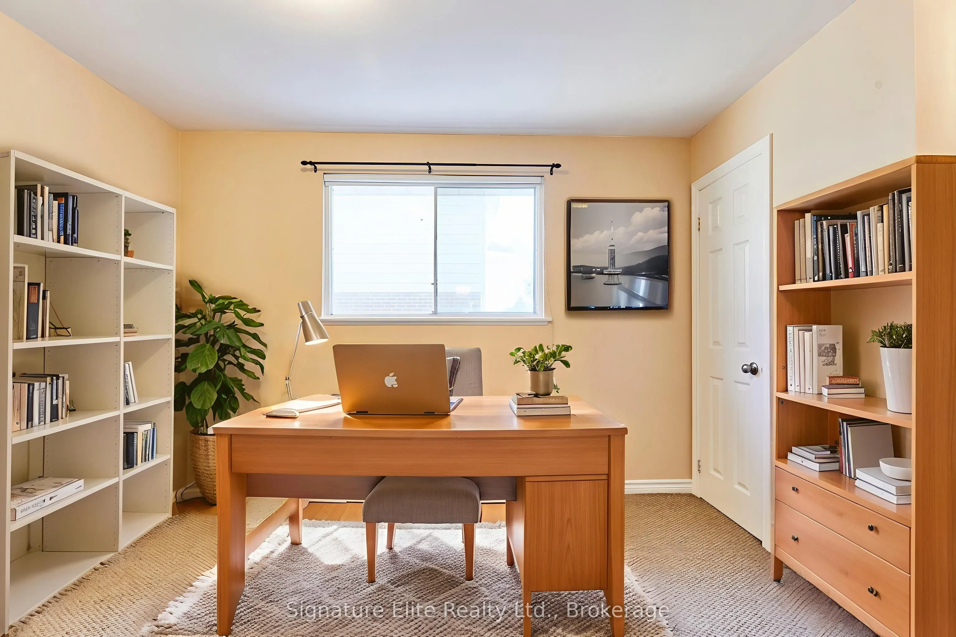 903 King Street E, #Main