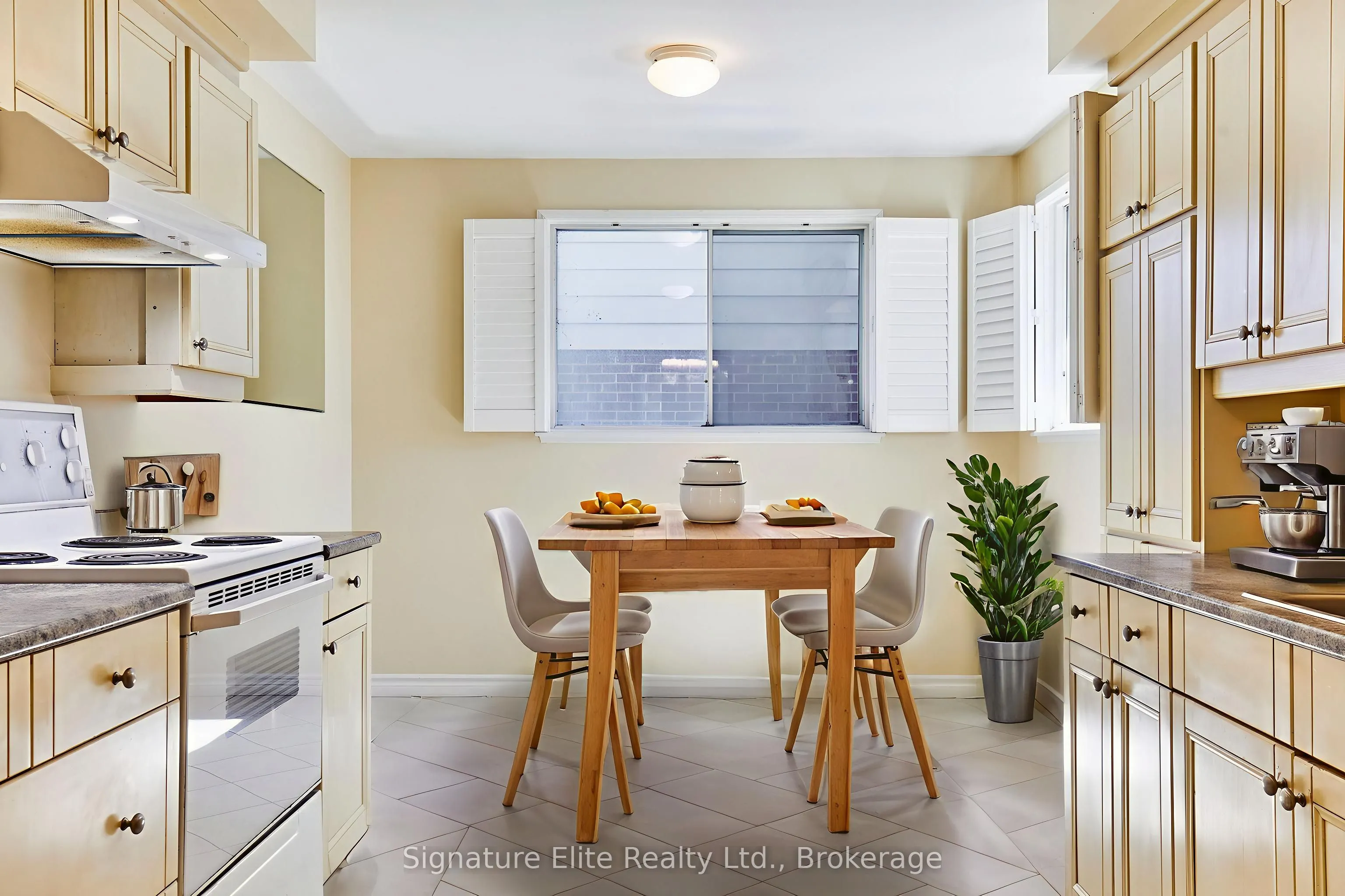 903 King Street E, #Main