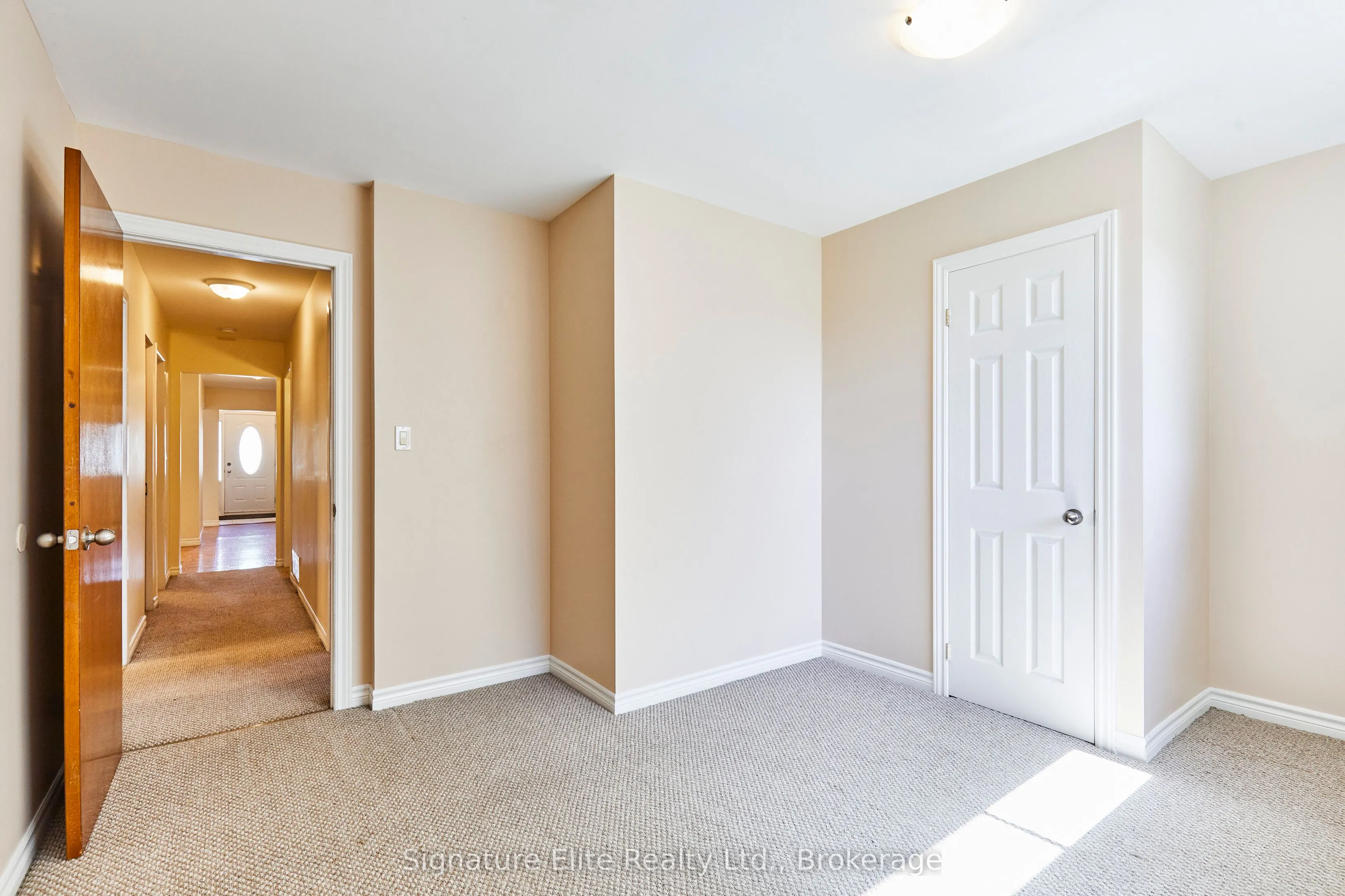 903 King Street E, #Main
