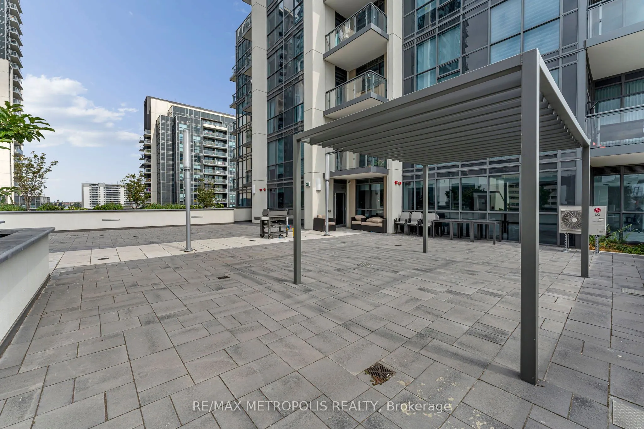 10 Meadowglen Place, #403