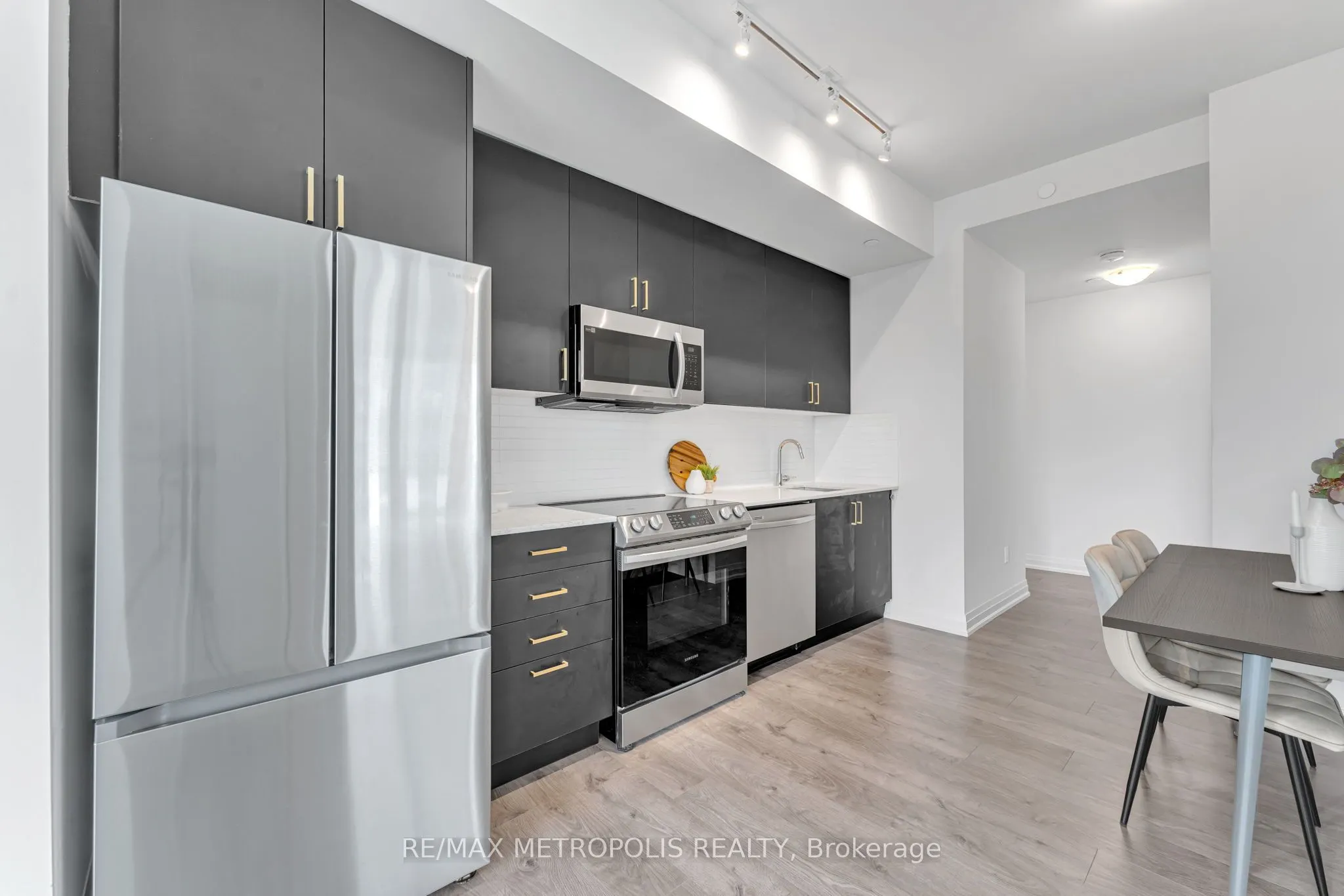 10 Meadowglen Place, #403