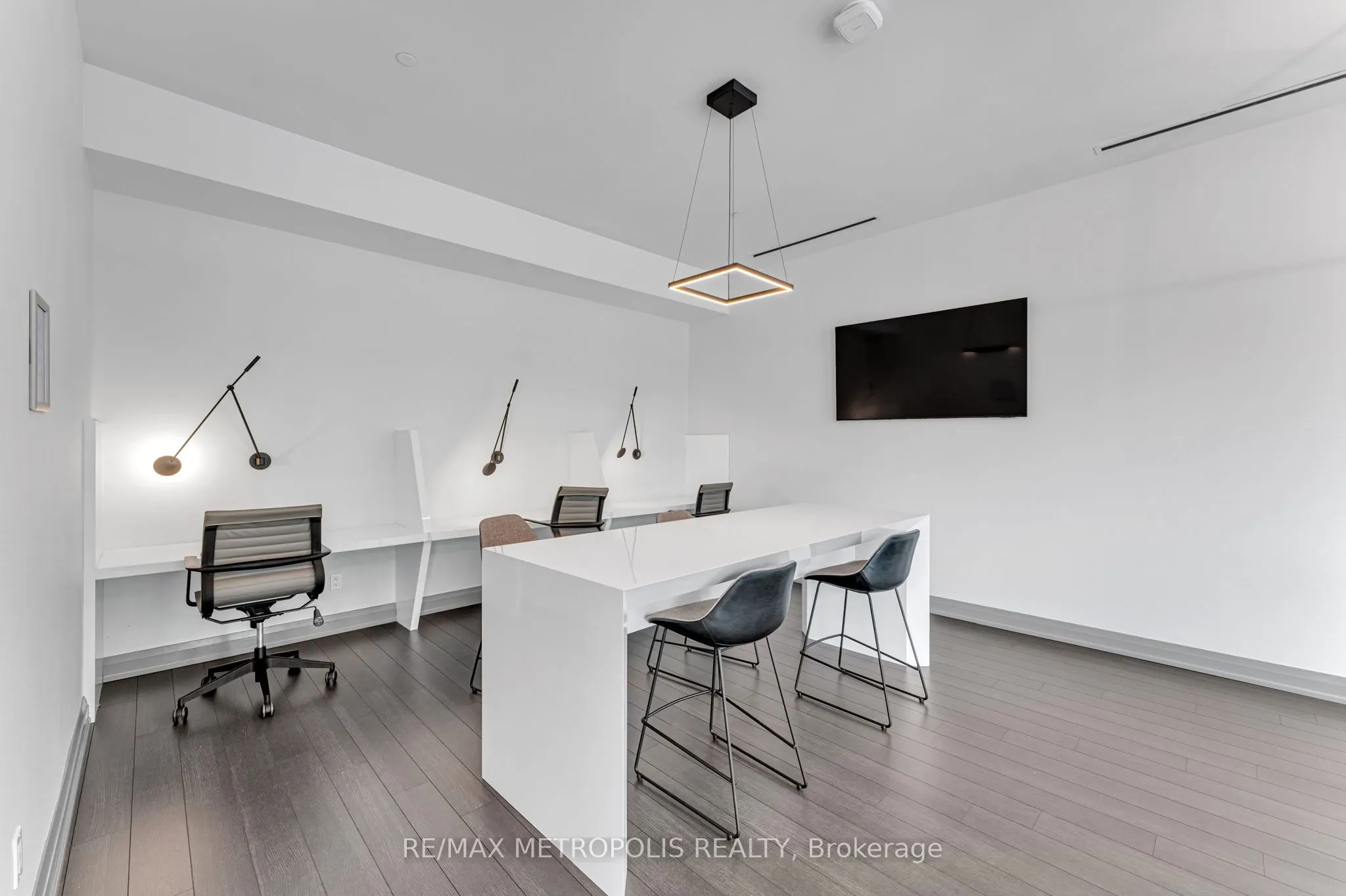 10 Meadowglen Place, #403